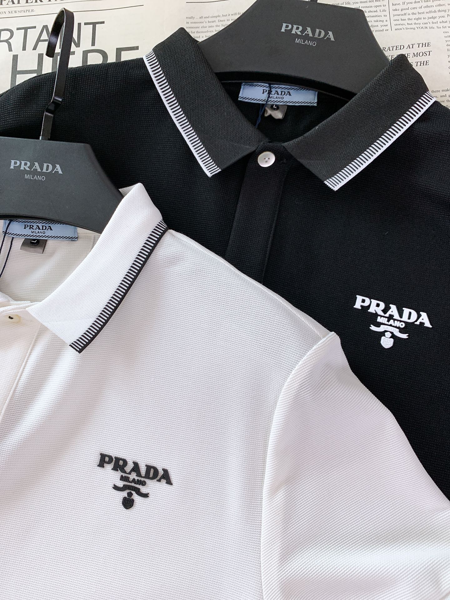 Prada 普拉达 2026SS春夏新品 撞色翻领Polo衫✨高支珠地棉面料，透气抗皱，亲肤不闷汗，上身