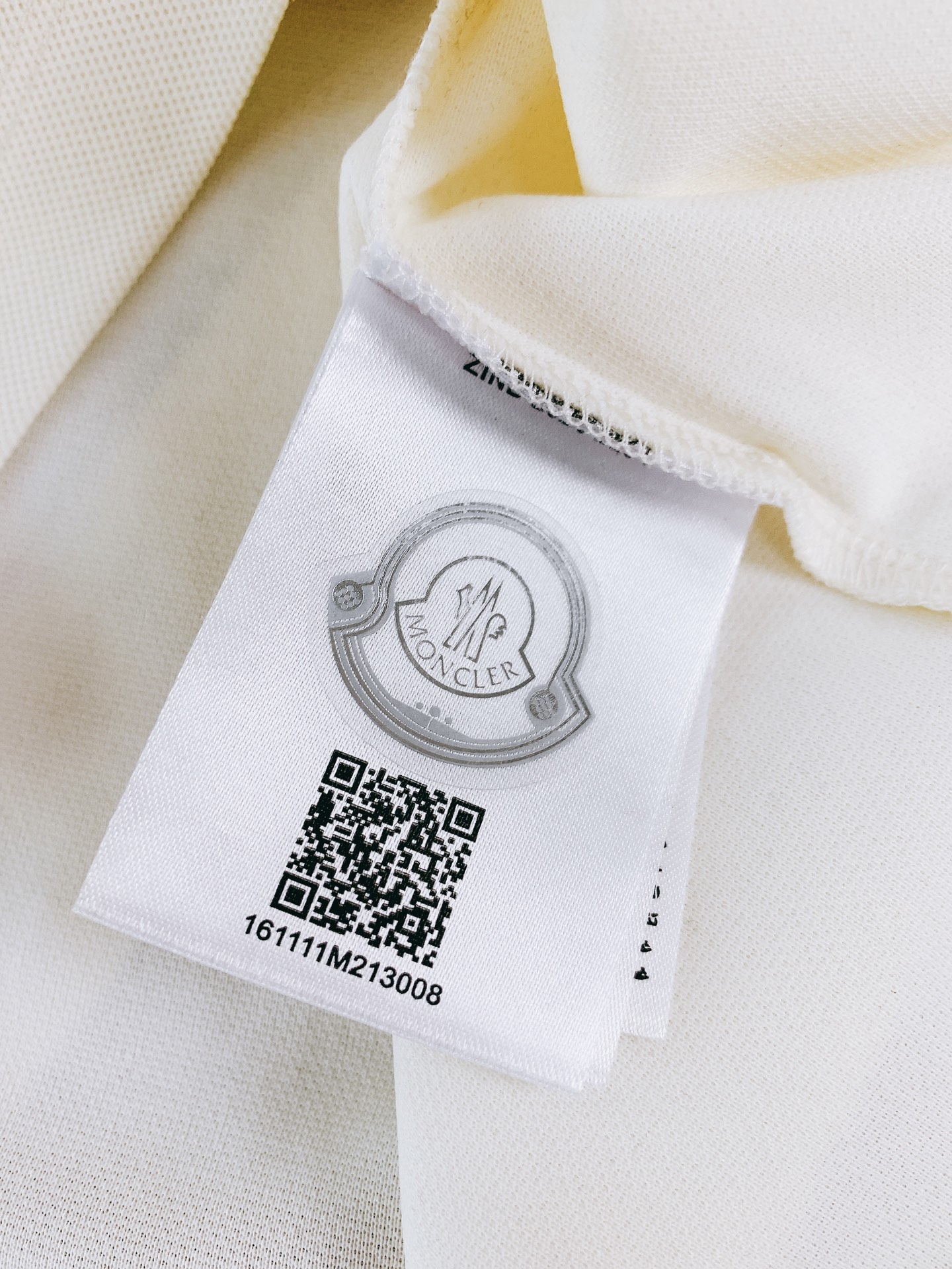 Moncler 蒙口 2026SS春夏新品春夏刚需款翻领Polo，高品质珠地网眼面料，透气亲肤不闷汗，高