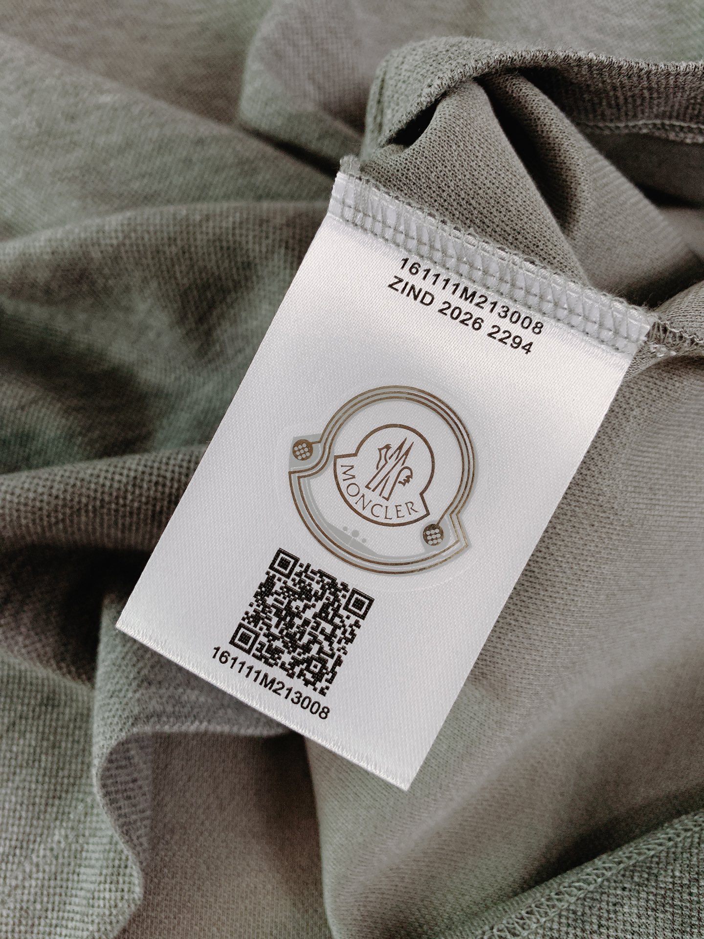 Moncler 蒙口 2026SS春夏新品春夏刚需款翻领Polo，高品质珠地网眼面料，透气亲肤不闷汗，高