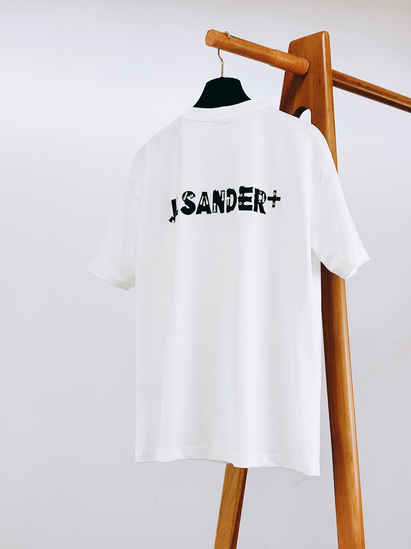 JiI sander 吉尔.桑达 2026SS春夏新品字母印花T恤！清冷感直接拉满！重磅高支纯棉，挺括不