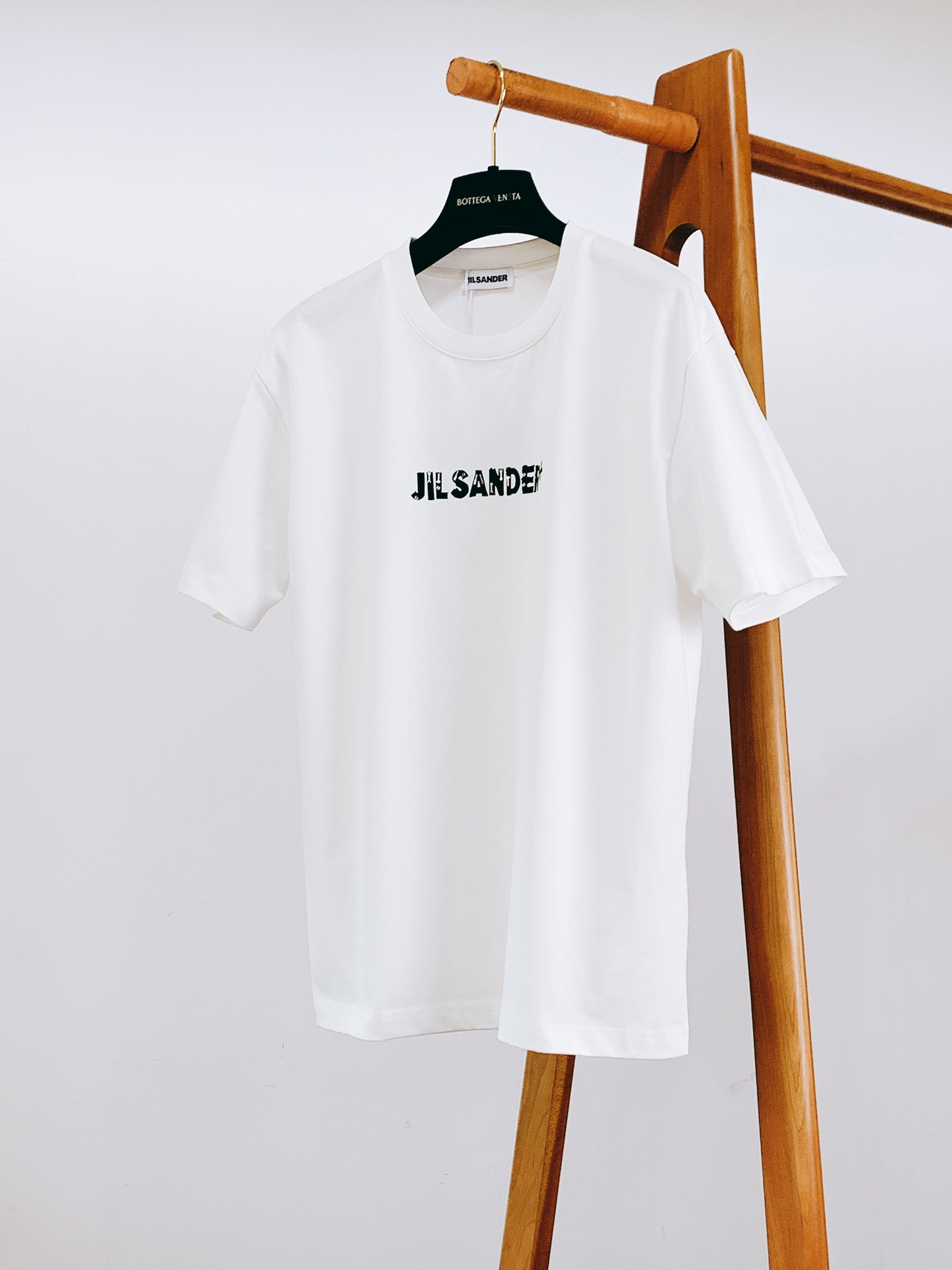 JiI sander 吉尔.桑达 2026SS春夏新品字母印花T恤！清冷感直接拉满！重磅高支纯棉，挺括不
