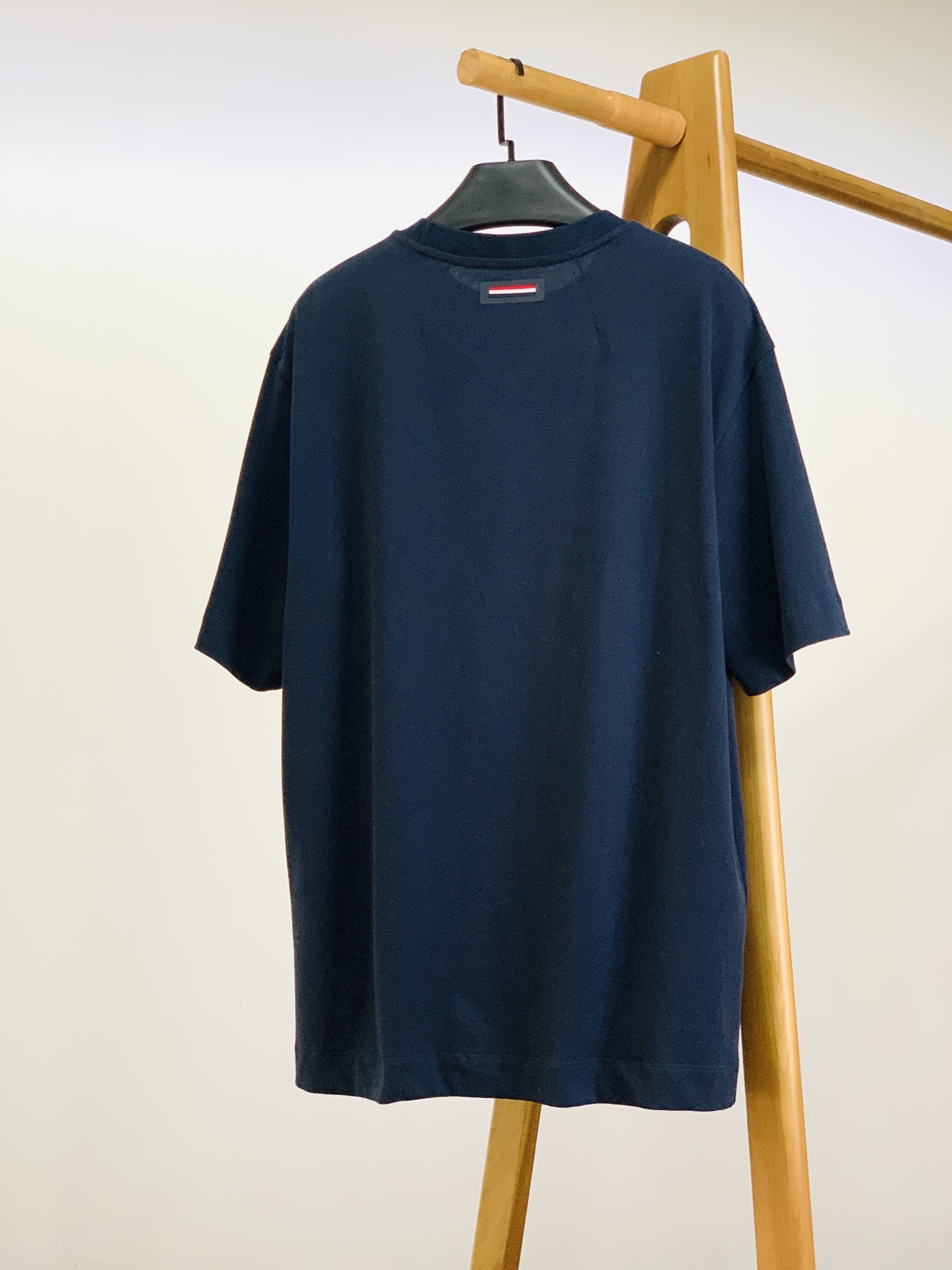 Moncler 蒙口 2026SS春夏新品经典基础款圆领T恤。高端定制高支长绒棉面料，软糯亲肤透气不闷汗