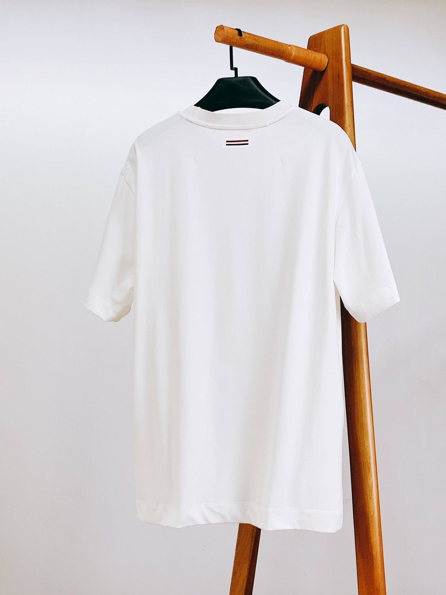 Moncler 蒙口 2026SS春夏新品经典基础款圆领T恤。高端定制高支长绒棉面料，软糯亲肤透气不闷汗