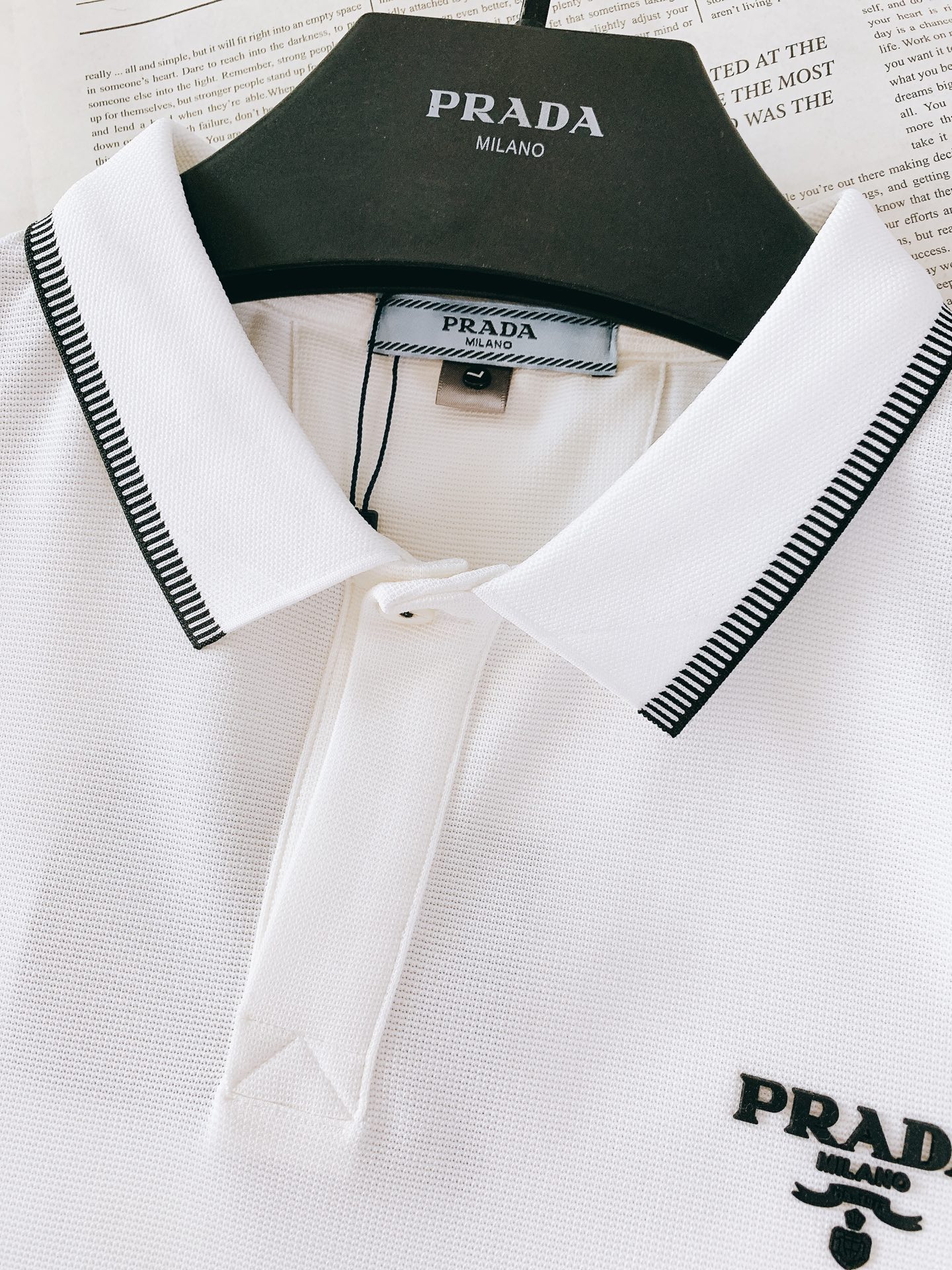 Prada 普拉达 2026SS春夏新品 撞色翻领Polo衫✨高支珠地棉面料，透气抗皱，亲肤不闷汗，上身