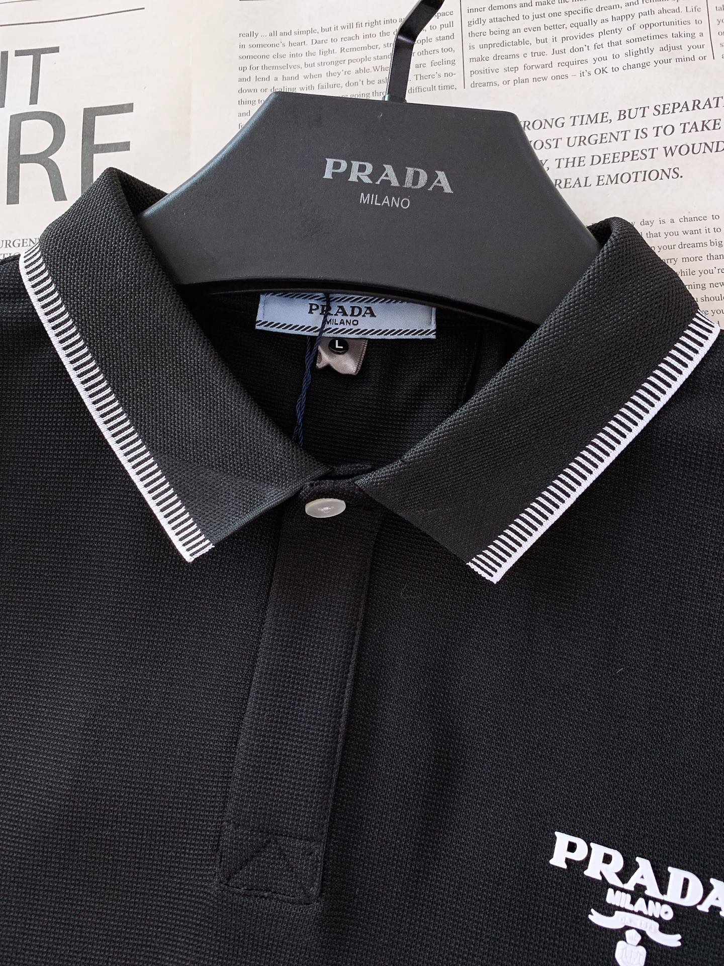 Prada 普拉达 2026SS春夏新品 撞色翻领Polo衫✨高支珠地棉面料，透气抗皱，亲肤不闷汗，上身