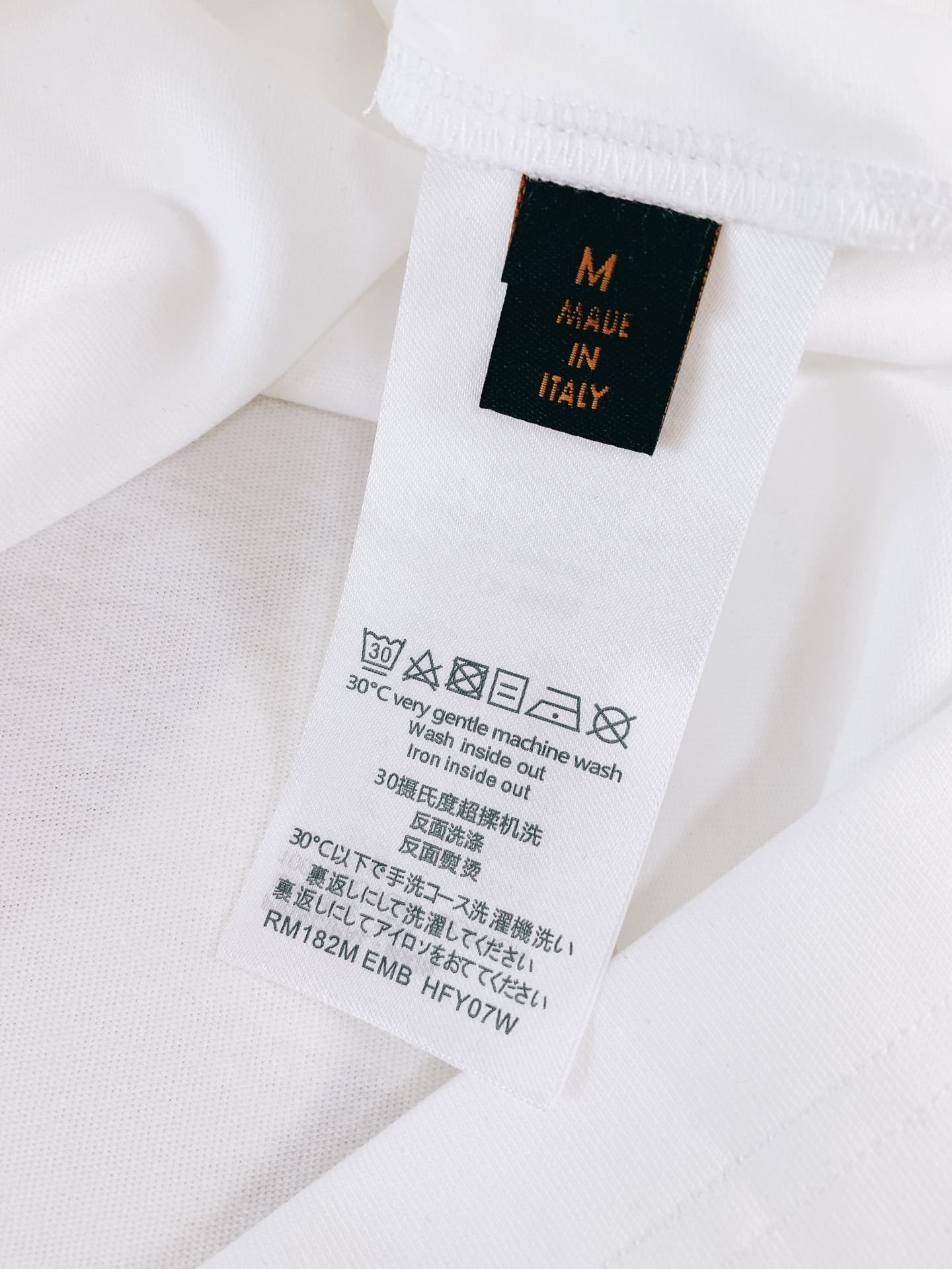 LouisVuitton 路易威登 2026SS春夏新品彩色四叶花圆领T恤。精选高支精梳棉面料，软糯亲肤