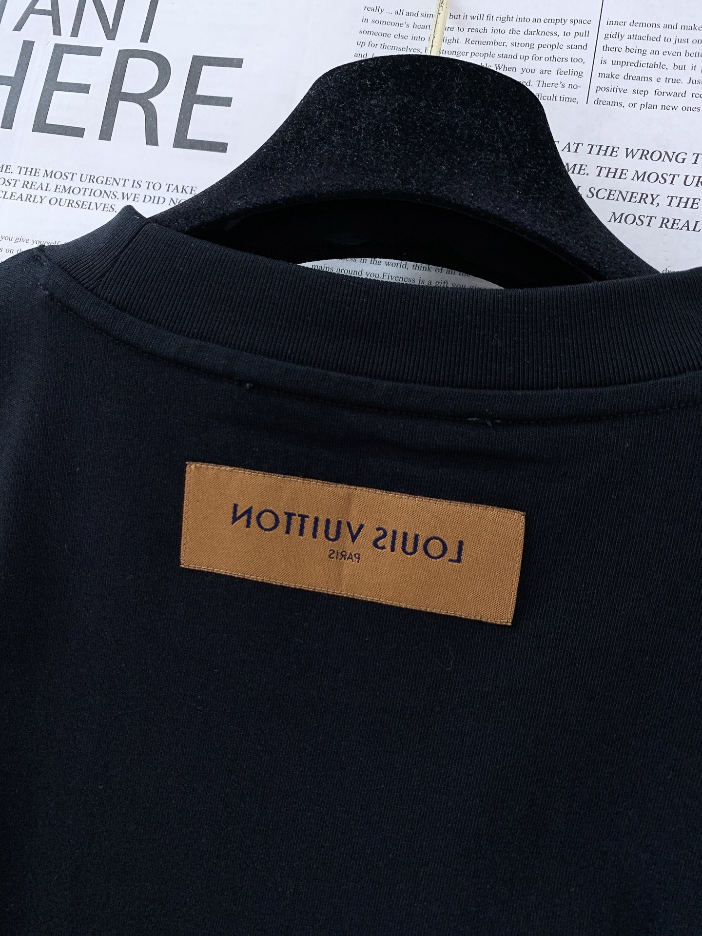 LouisVuitton 路易威登 2026SS春夏新品彩色四叶花圆领T恤。精选高支精梳棉面料，软糯亲肤