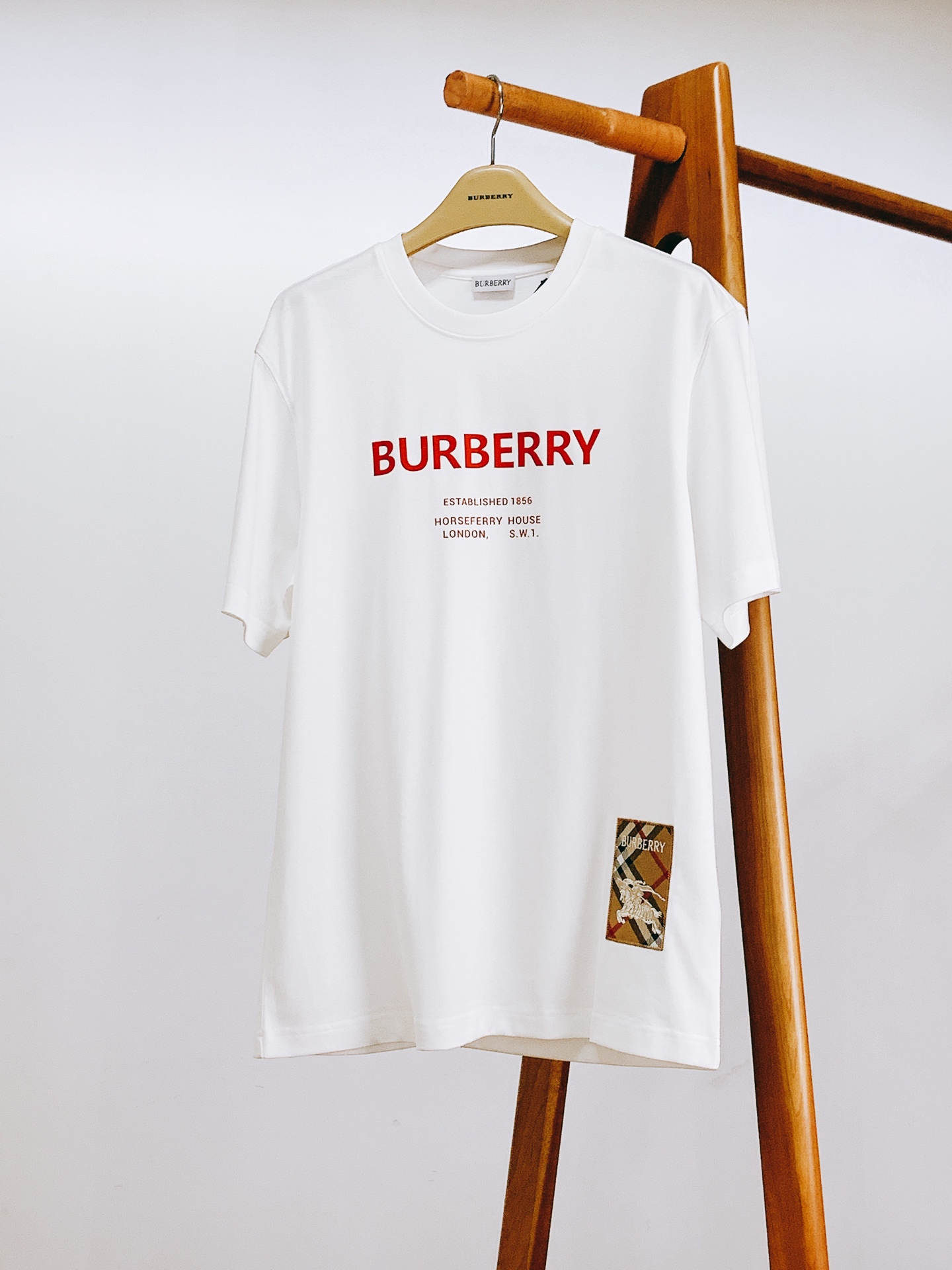 Burberry 巴宝莉 2026SS春夏新品 经典字母印花短袖T恤。顶级100%长绒棉面料，亲肤透气不