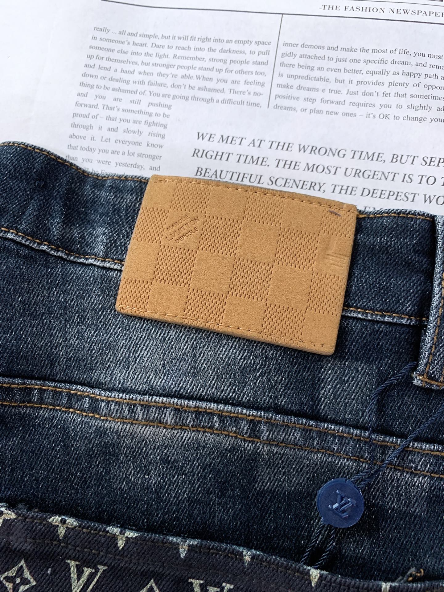 LouisVuitton 路易威登 2026SS早春新品棋盘格做旧牛仔裤。精选高支重磅丹宁面料，多道手工