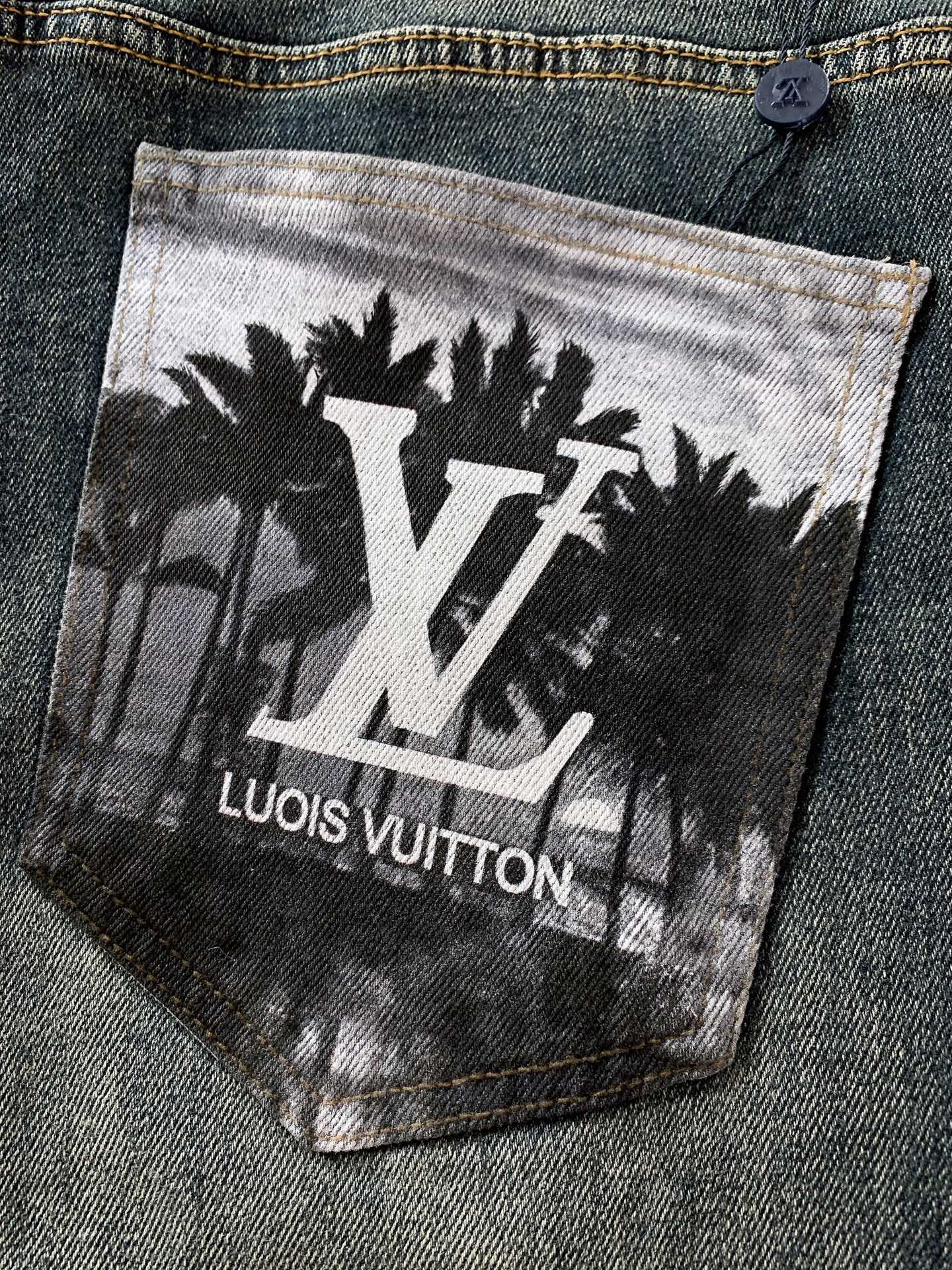 LouisVuitton 路易威登 2026SS早春新品高级时装感，休闲洗水牛仔裤。面料很特殊，超细精仿