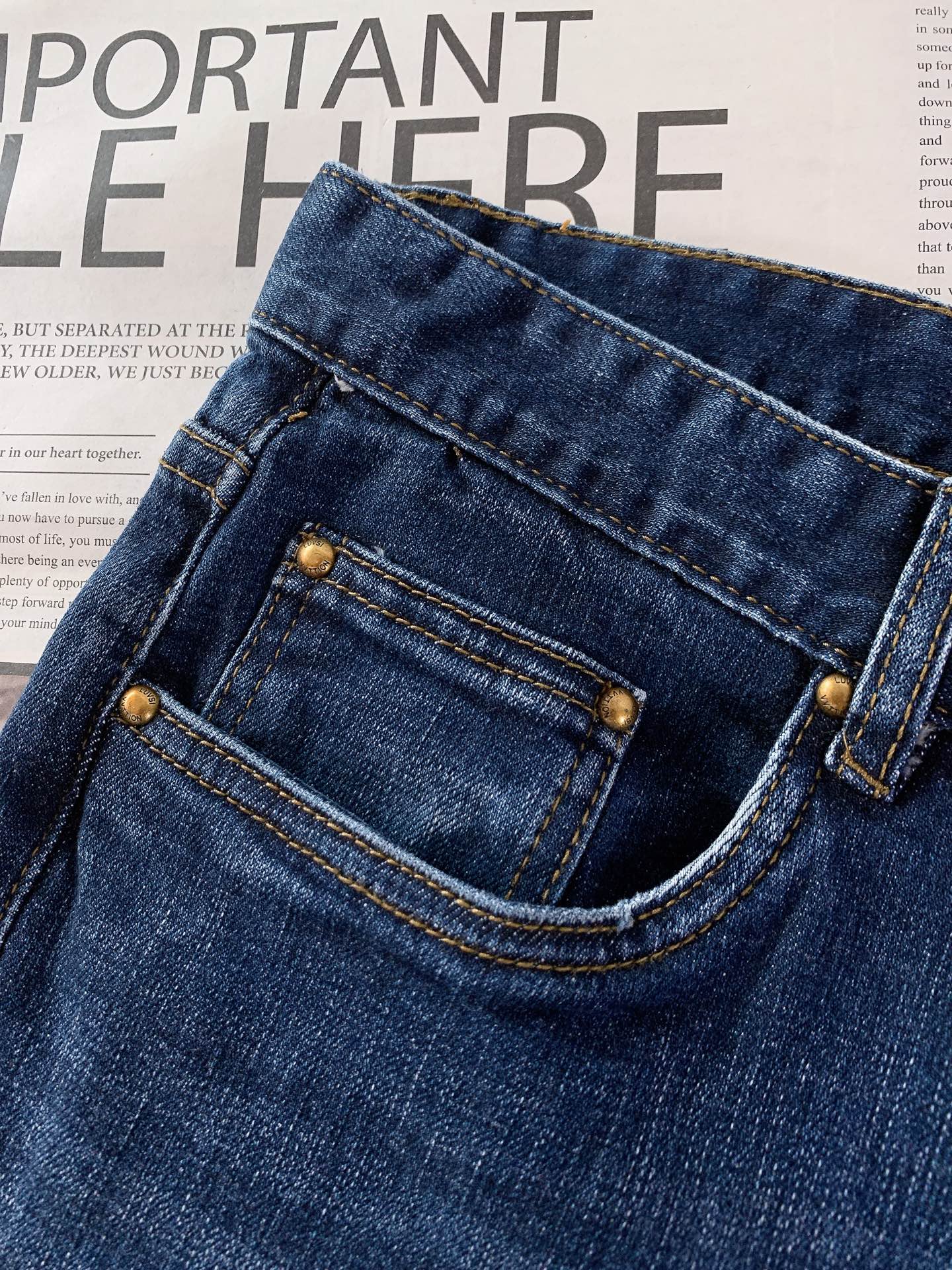 LouisVuitton 路易威登 2026SS早春新品卡通潮玩做旧牛仔裤 ×范丞丞联名款，潮男必入！精