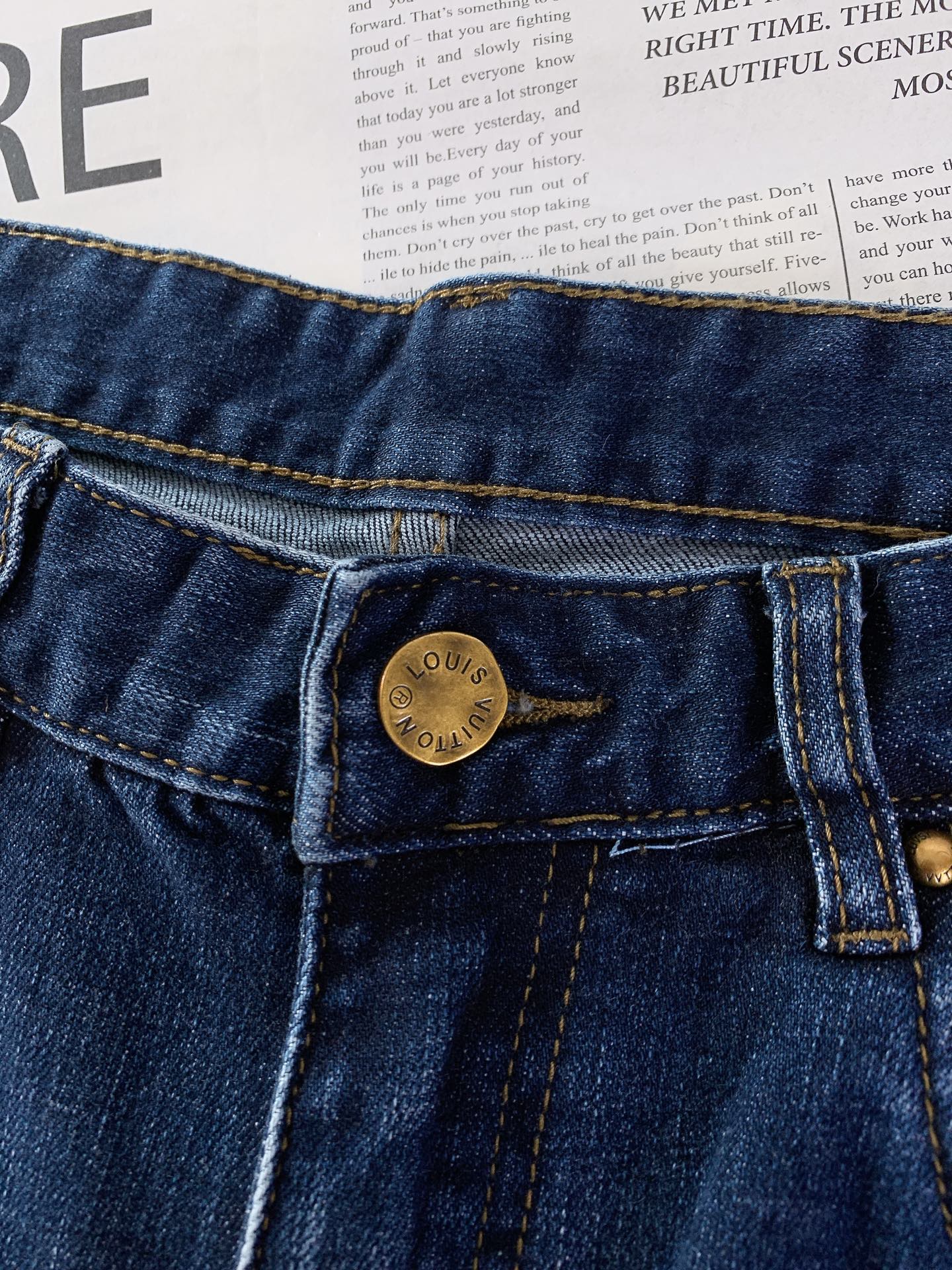 LouisVuitton 路易威登 2026SS早春新品卡通潮玩做旧牛仔裤 ×范丞丞联名款，潮男必入！精