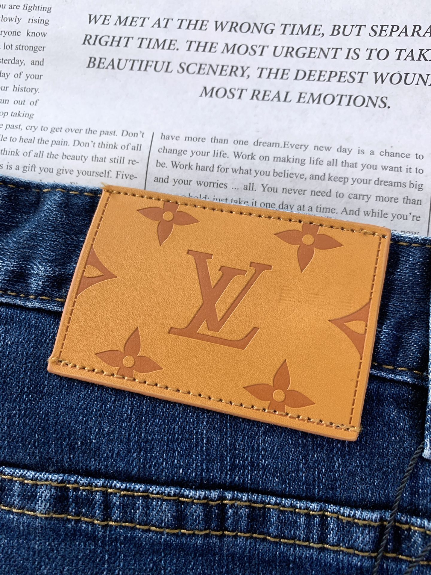 LouisVuitton 路易威登 2026SS早春新品卡通潮玩做旧牛仔裤 ×范丞丞联名款，潮男必入！精