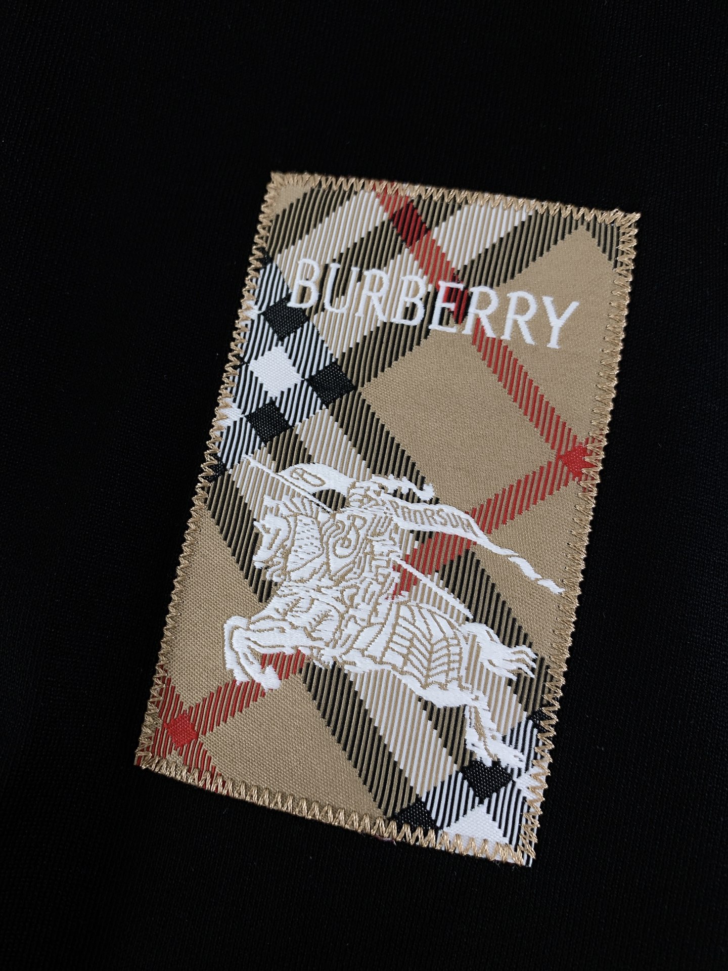 Burberry 巴宝莉 2026SS春夏新品 经典字母印花短袖T恤。顶级100%长绒棉面料，亲肤透气不