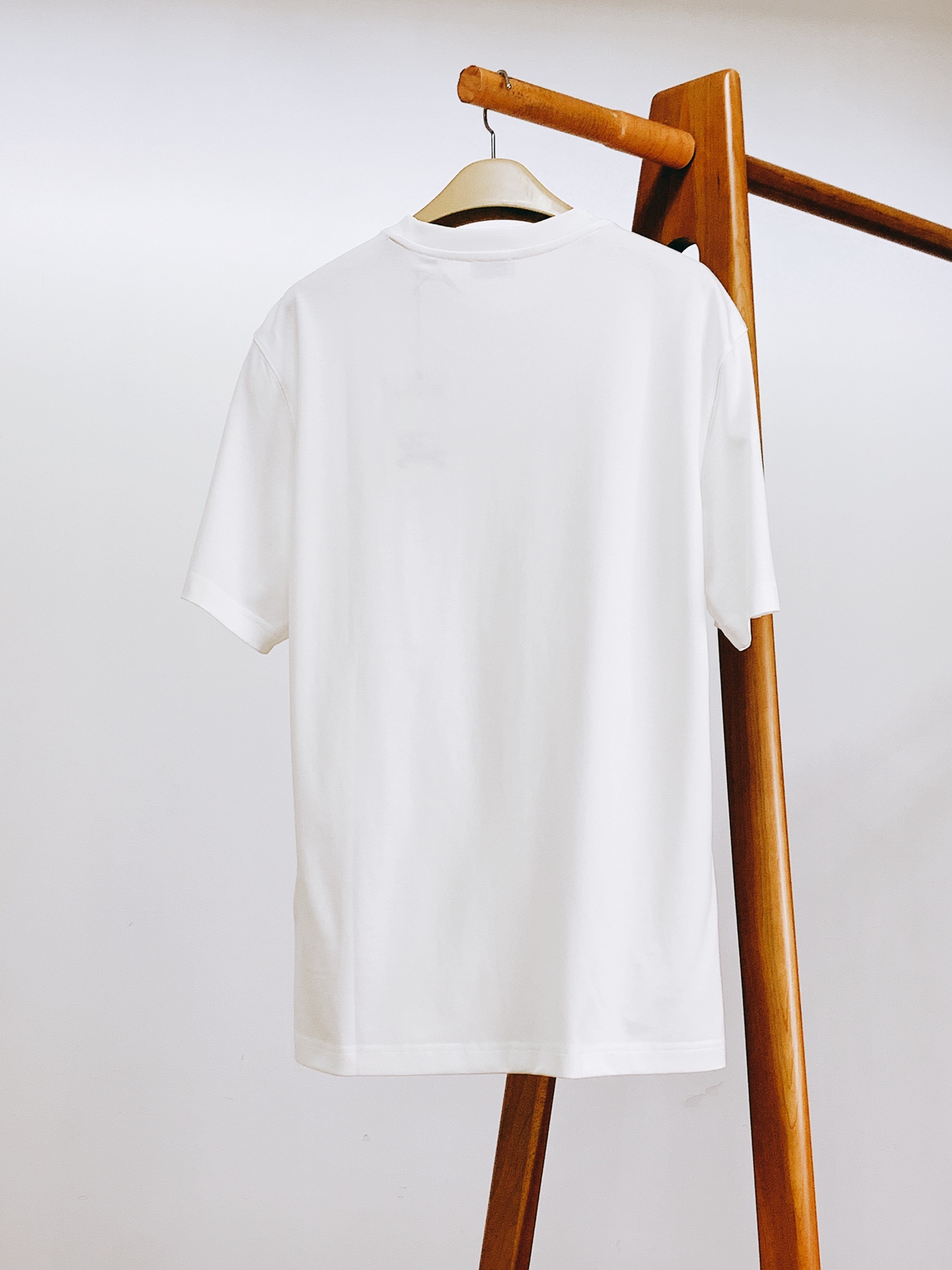 Burberry 巴宝莉 2026SS春夏新品 经典字母印花短袖T恤。顶级100%长绒棉面料，亲肤透气不