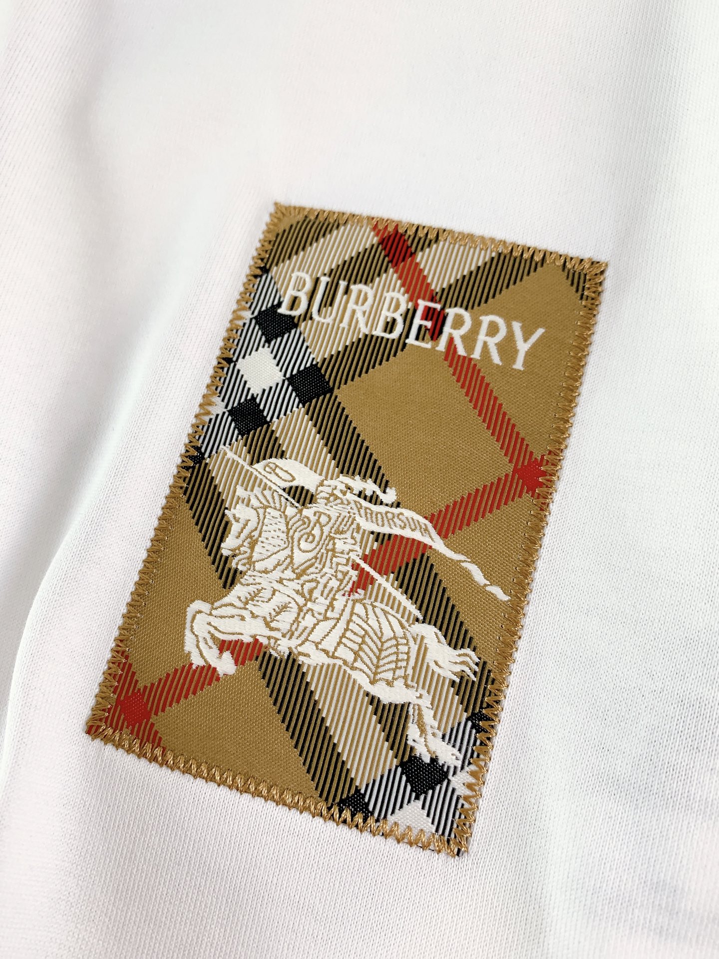 Burberry 巴宝莉 2026SS春夏新品 经典字母印花短袖T恤。顶级100%长绒棉面料，亲肤透气不