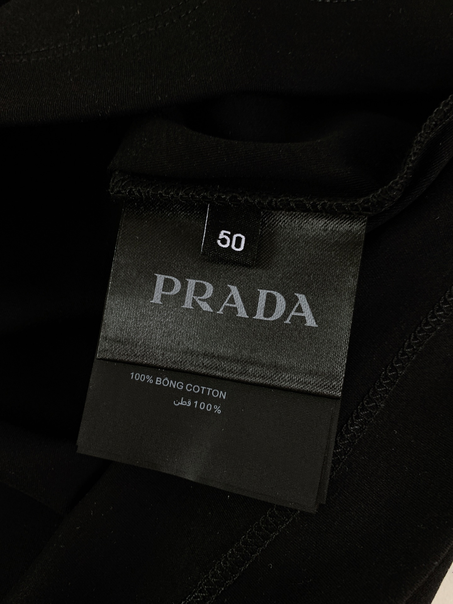 Prada 普拉达 2026SS春夏新品经典金属三角标圆领T恤，春夏意式轻奢刚需款高支丝光棉混纺面料，丝