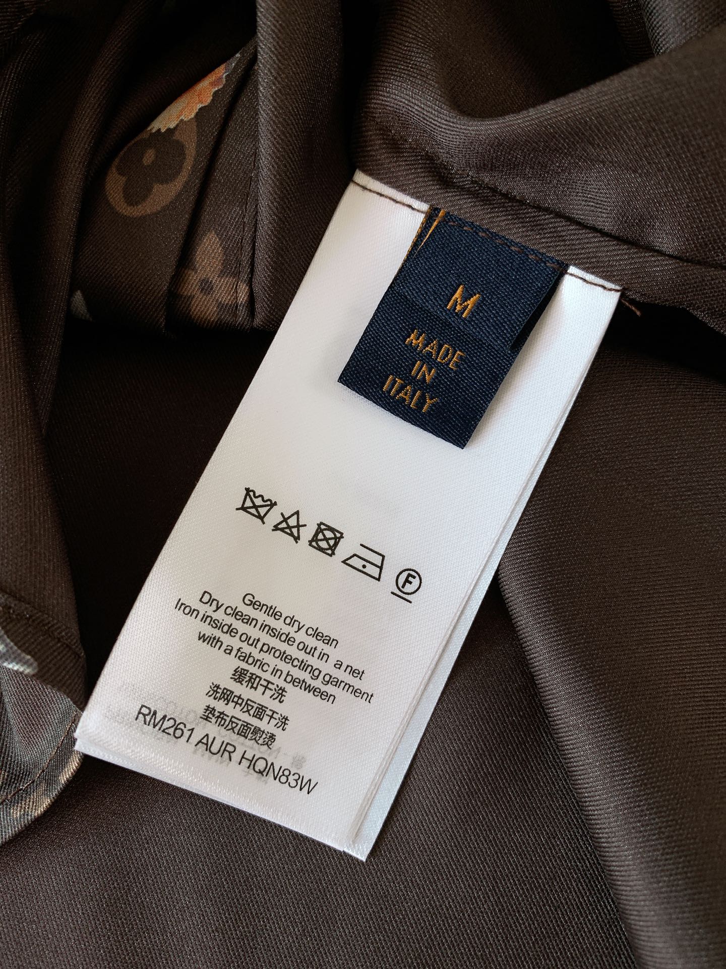 LouisVuitton 路易威登 2026SS春夏新品深棕老花花卉满印短袖衬衫。高端丝滑缎面面料！上身