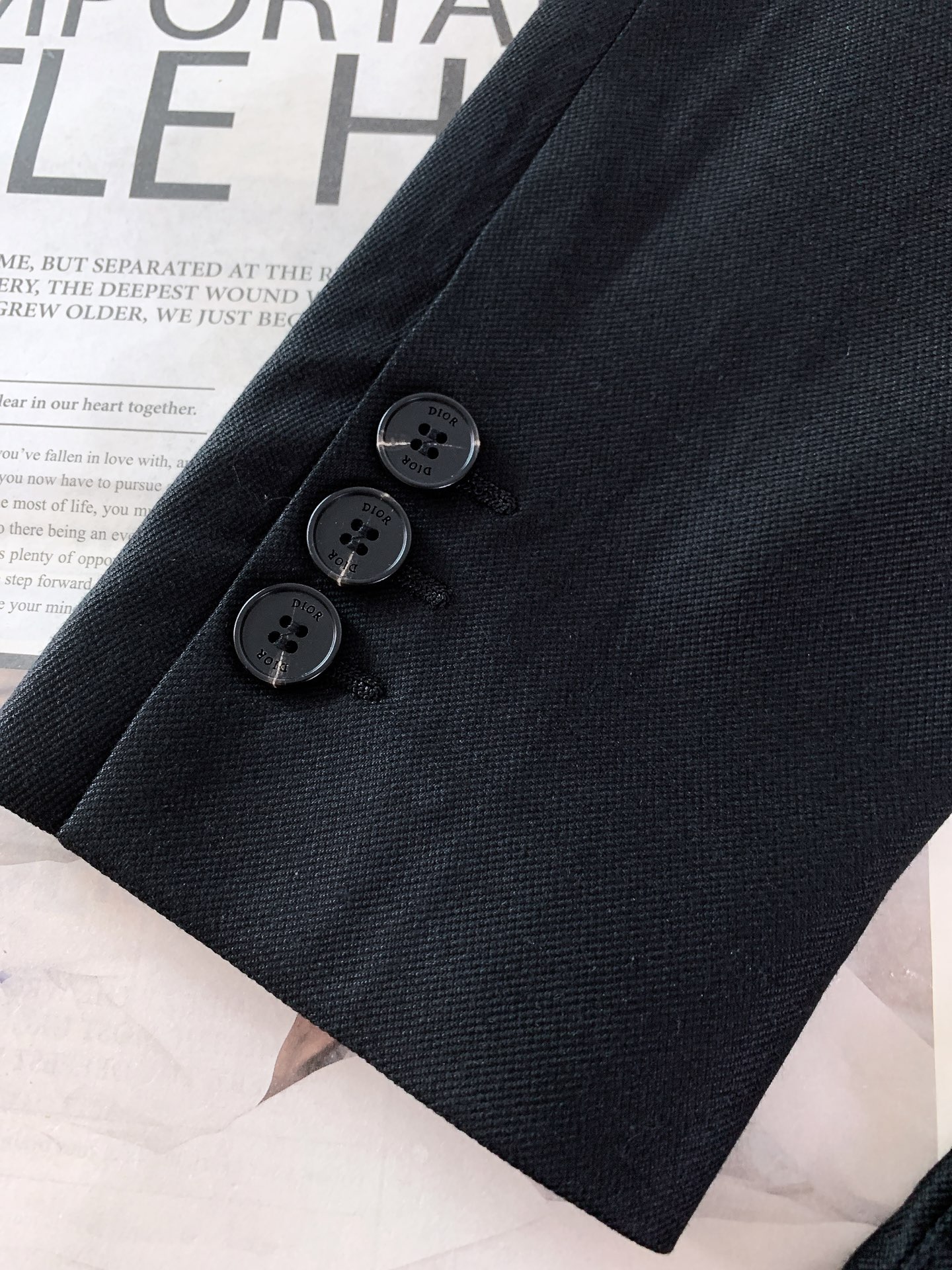 Dior Homme 迪奥·桀傲 2026SS早春新品 经典休闲西装单西。高端定制斜纹面料！上身挺括有型