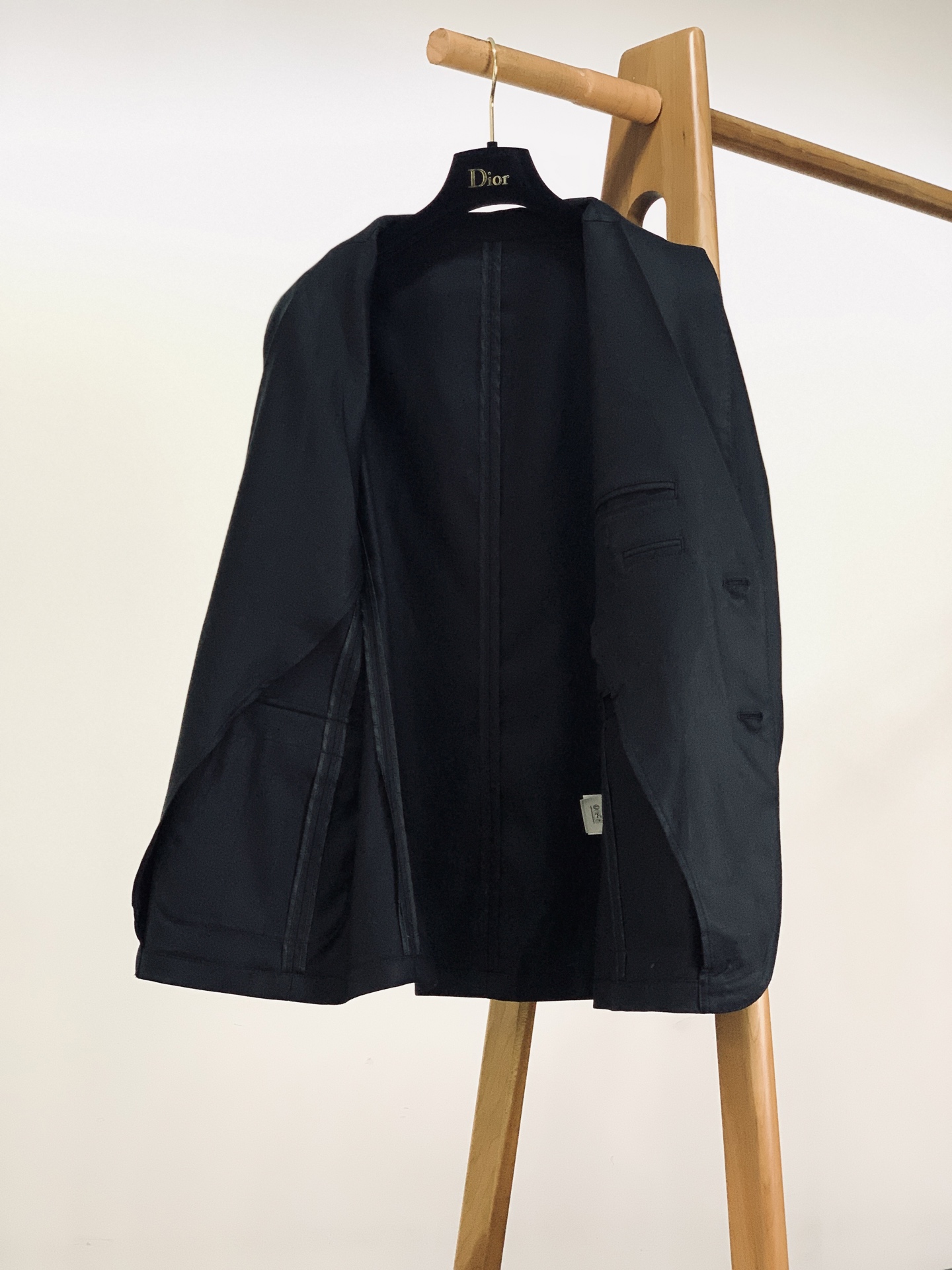 Dior Homme 迪奥·桀傲 2026SS早春新品 经典休闲西装单西。高端定制斜纹面料！上身挺括有型