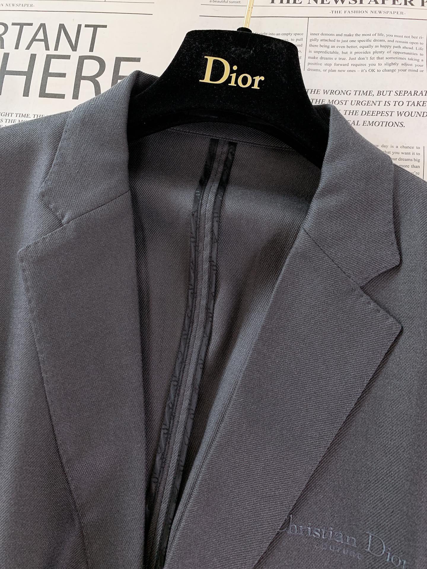 Dior Homme 迪奥·桀傲 2026SS早春新品 经典休闲西装单西。高端定制斜纹面料！上身挺括有型