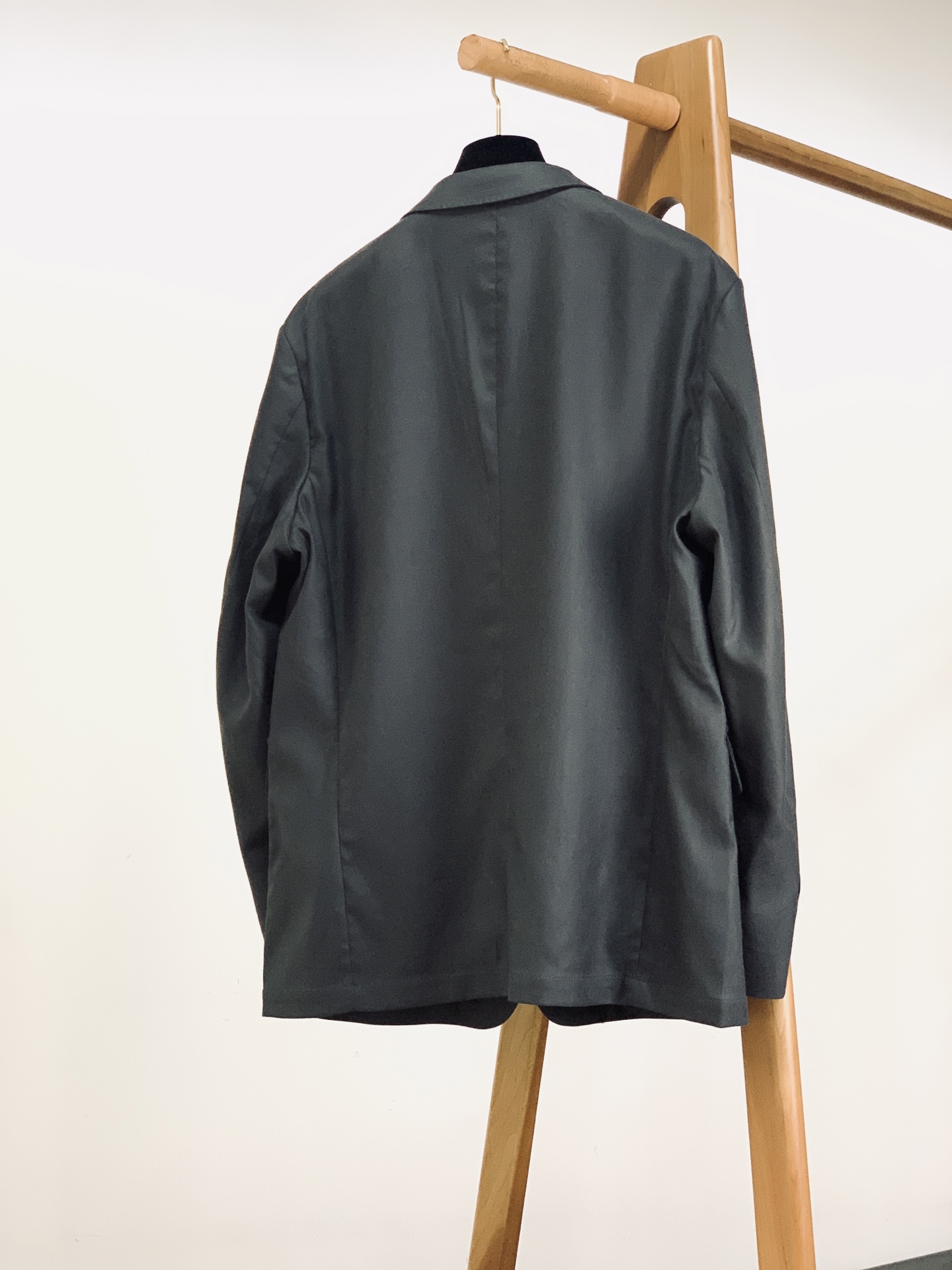 Dior Homme 迪奥·桀傲 2026SS早春新品 经典休闲西装单西。高端定制斜纹面料！上身挺括有型