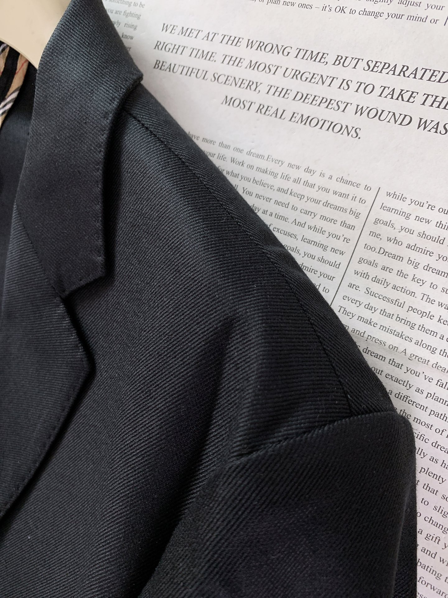 Burberry 巴宝莉 2026SS早春新品 经典休闲单西。高端莱赛尔亚麻混纺面料！上身挺括透气，垂坠