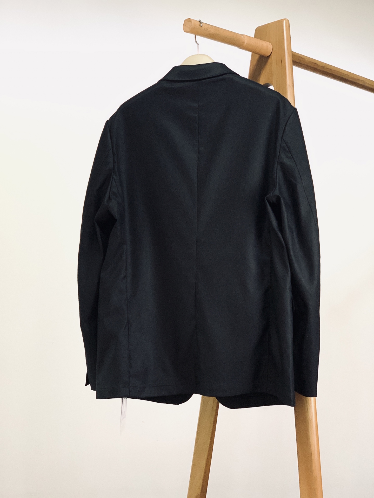 Burberry 巴宝莉 2026SS早春新品 经典休闲单西。高端莱赛尔亚麻混纺面料！上身挺括透气，垂坠