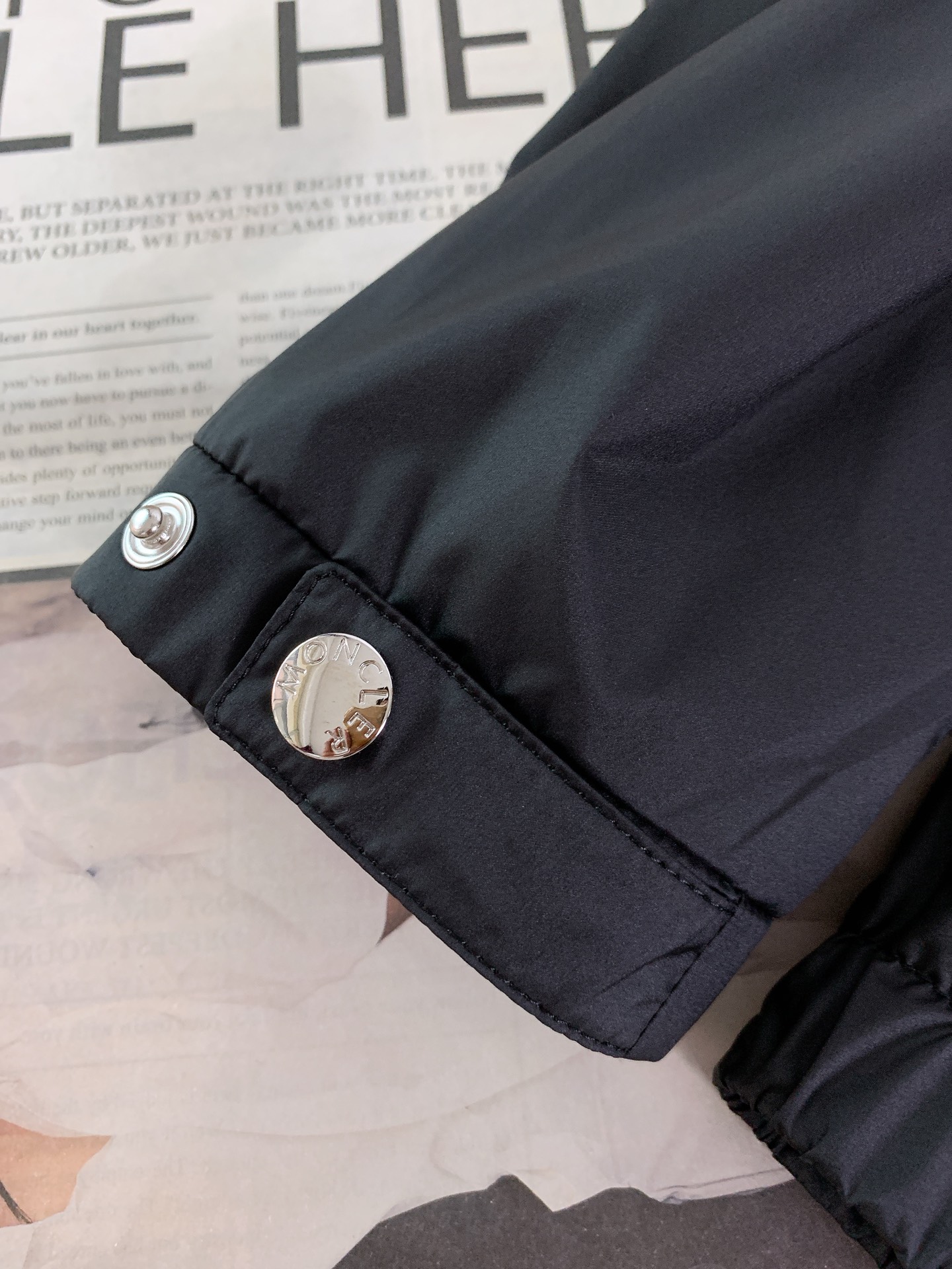 Moncler 蒙口 2026SS早春新品格林诺布尔系列连帽防风夹克。高密防风尼龙面料，防泼水+透气网眼