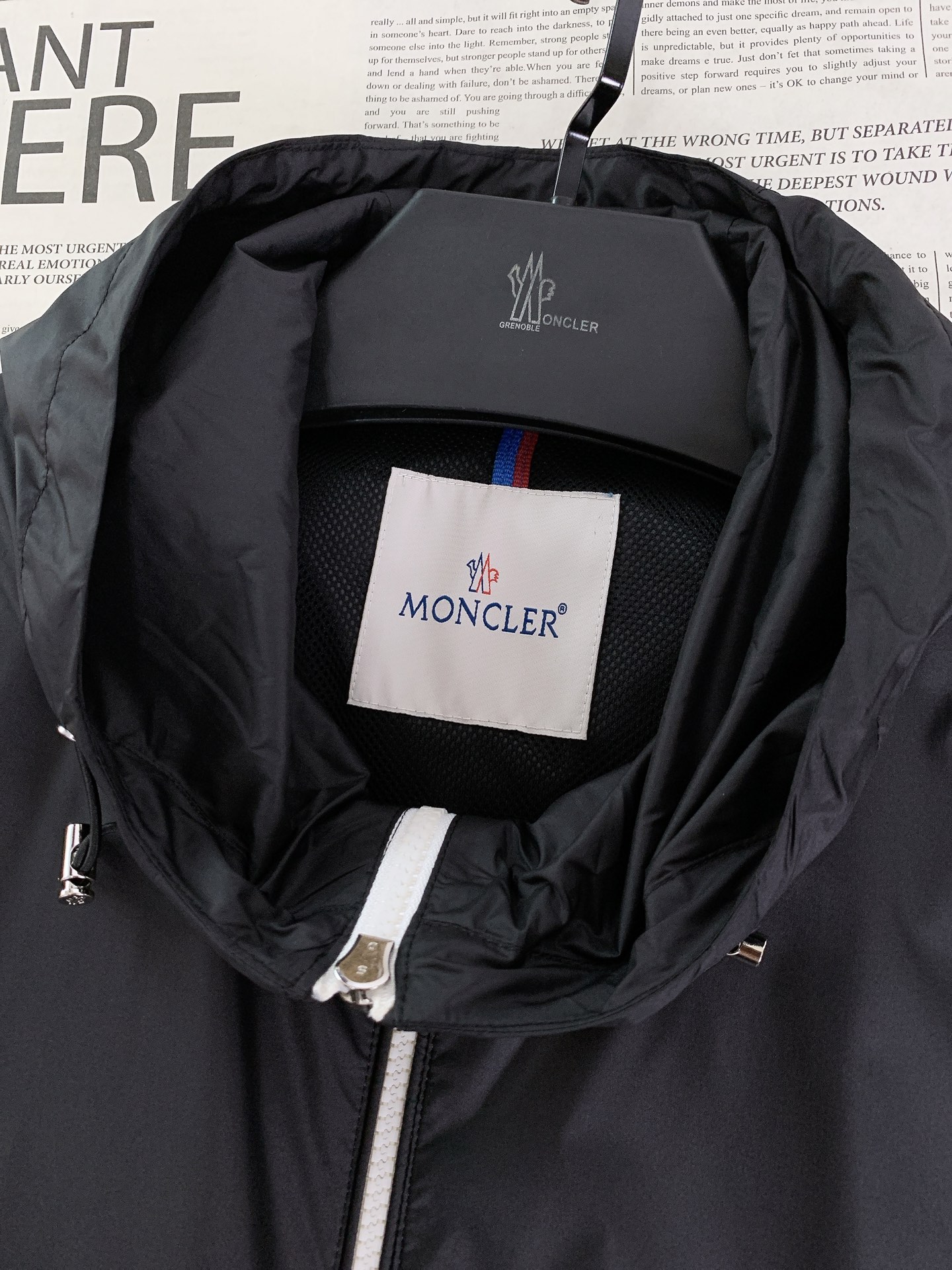 Moncler 蒙口 2026SS早春新品格林诺布尔系列连帽防风夹克。高密防风尼龙面料，防泼水+透气网眼