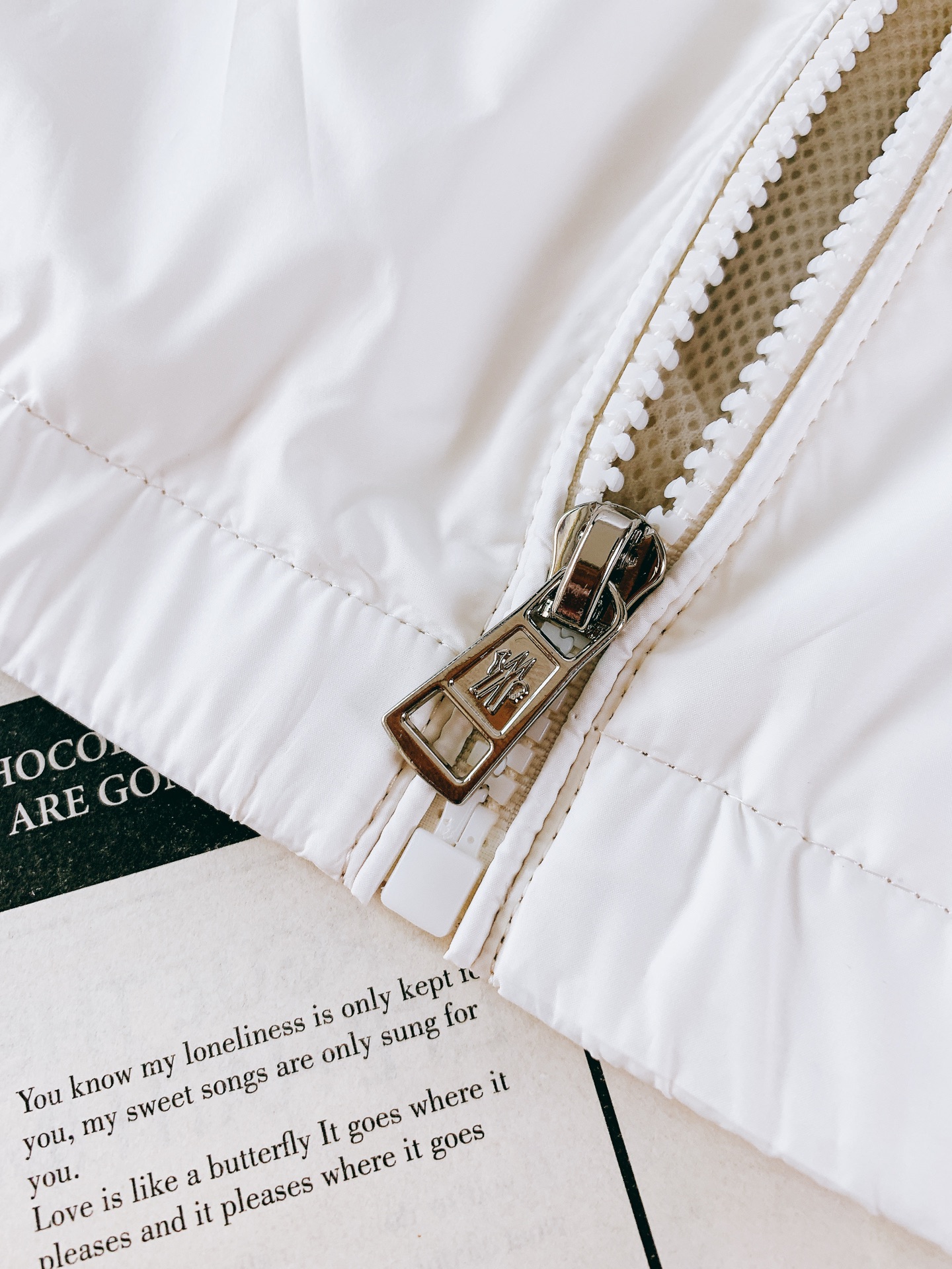 Moncler 蒙口 2026SS早春新品格林诺布尔系列连帽防风夹克。高密防风尼龙面料，防泼水+透气网眼