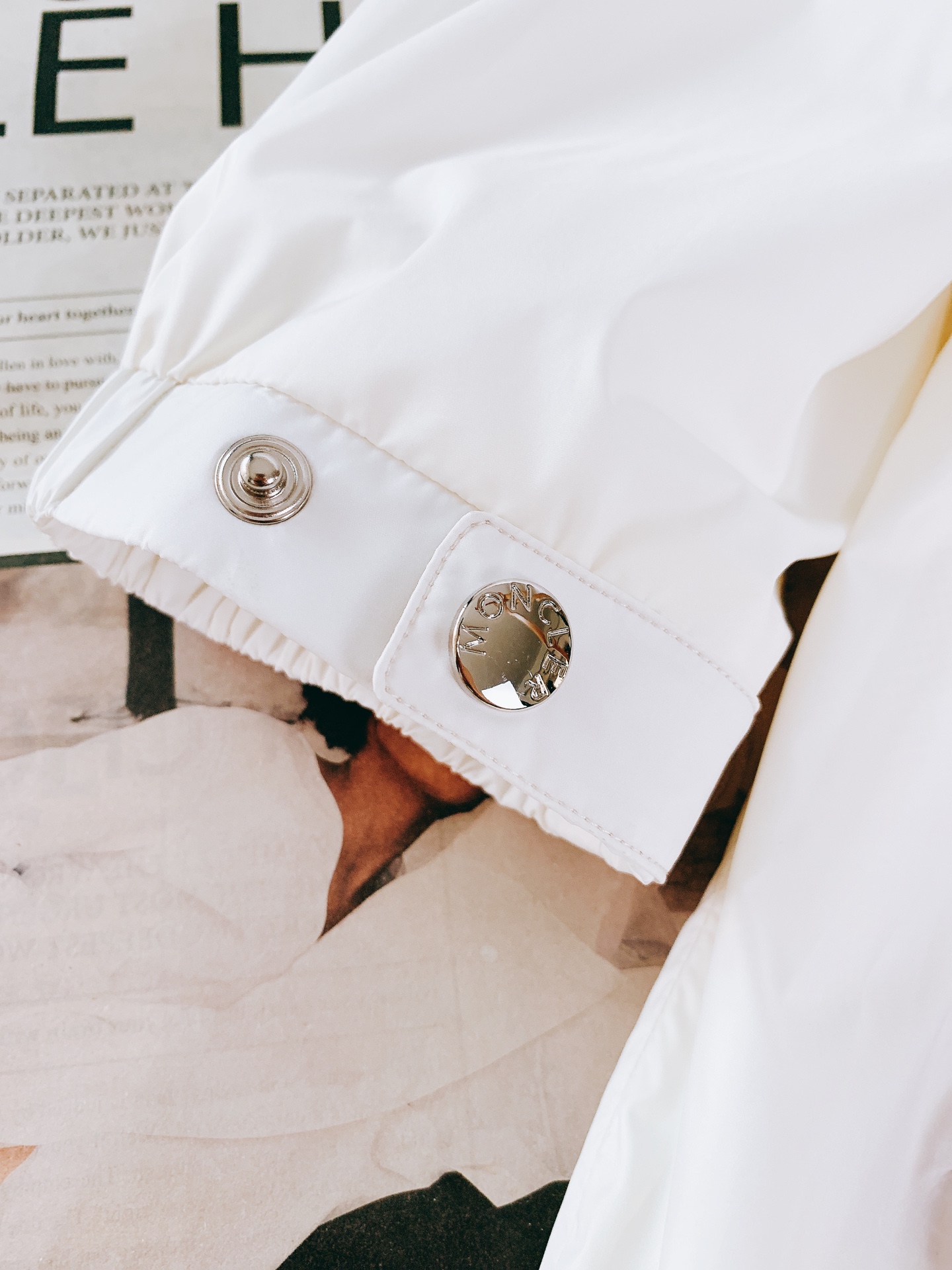Moncler 蒙口 2026SS早春新品格林诺布尔系列连帽防风夹克。高密防风尼龙面料，防泼水+透气网眼