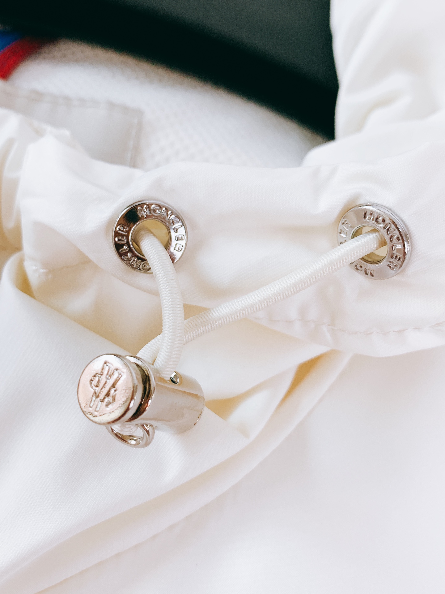 Moncler 蒙口 2026SS早春新品格林诺布尔系列连帽防风夹克。高密防风尼龙面料，防泼水+透气网眼