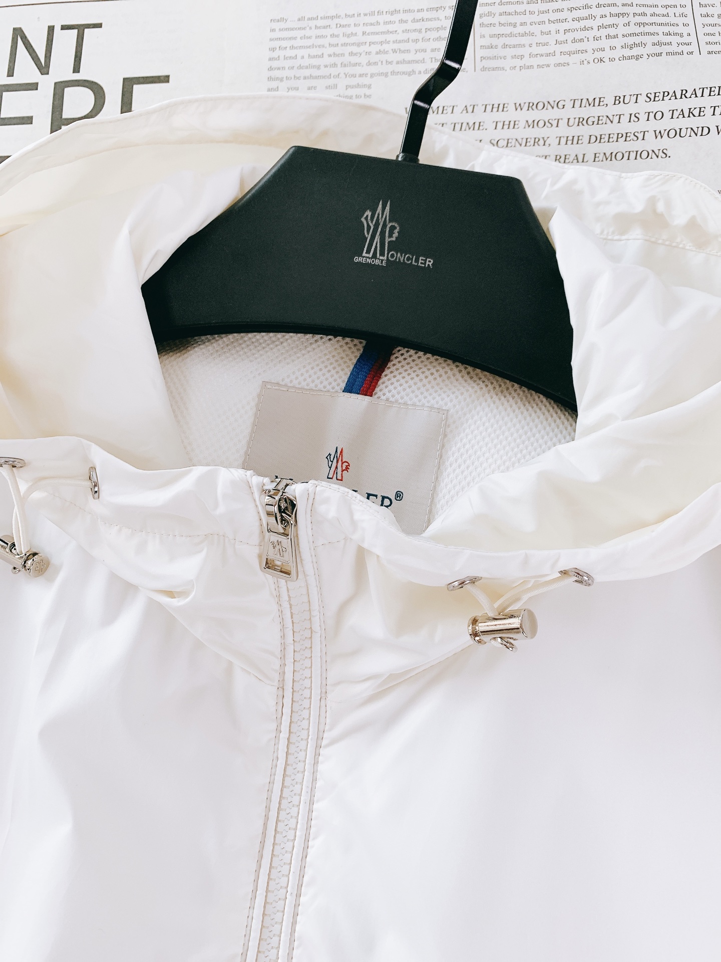 Moncler 蒙口 2026SS早春新品格林诺布尔系列连帽防风夹克。高密防风尼龙面料，防泼水+透气网眼