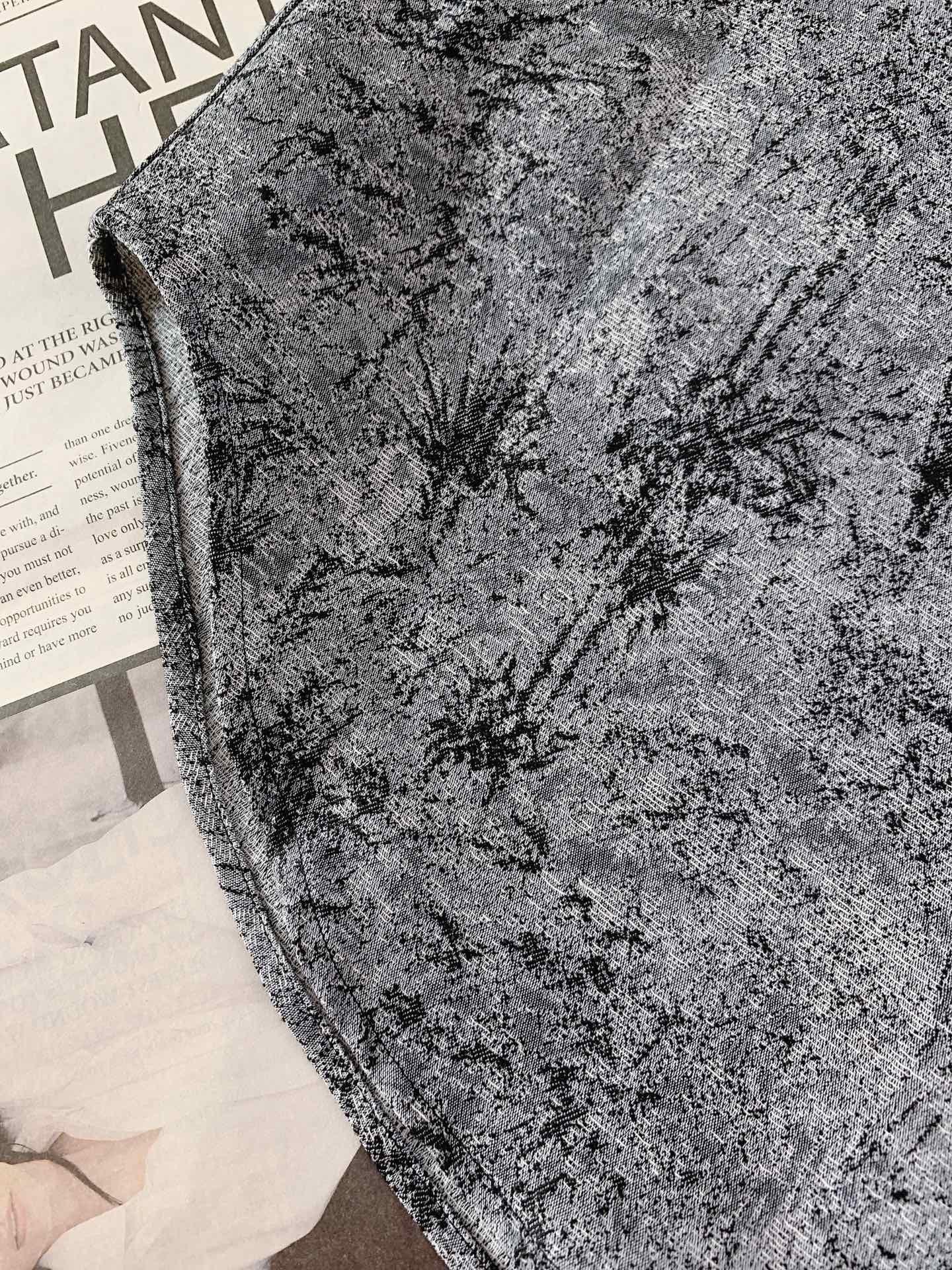 Dior Homme 迪奥·桀傲 2026SS早春新品 水墨晕染拉链衬衫式外套。甄选高密定制面料，自带做