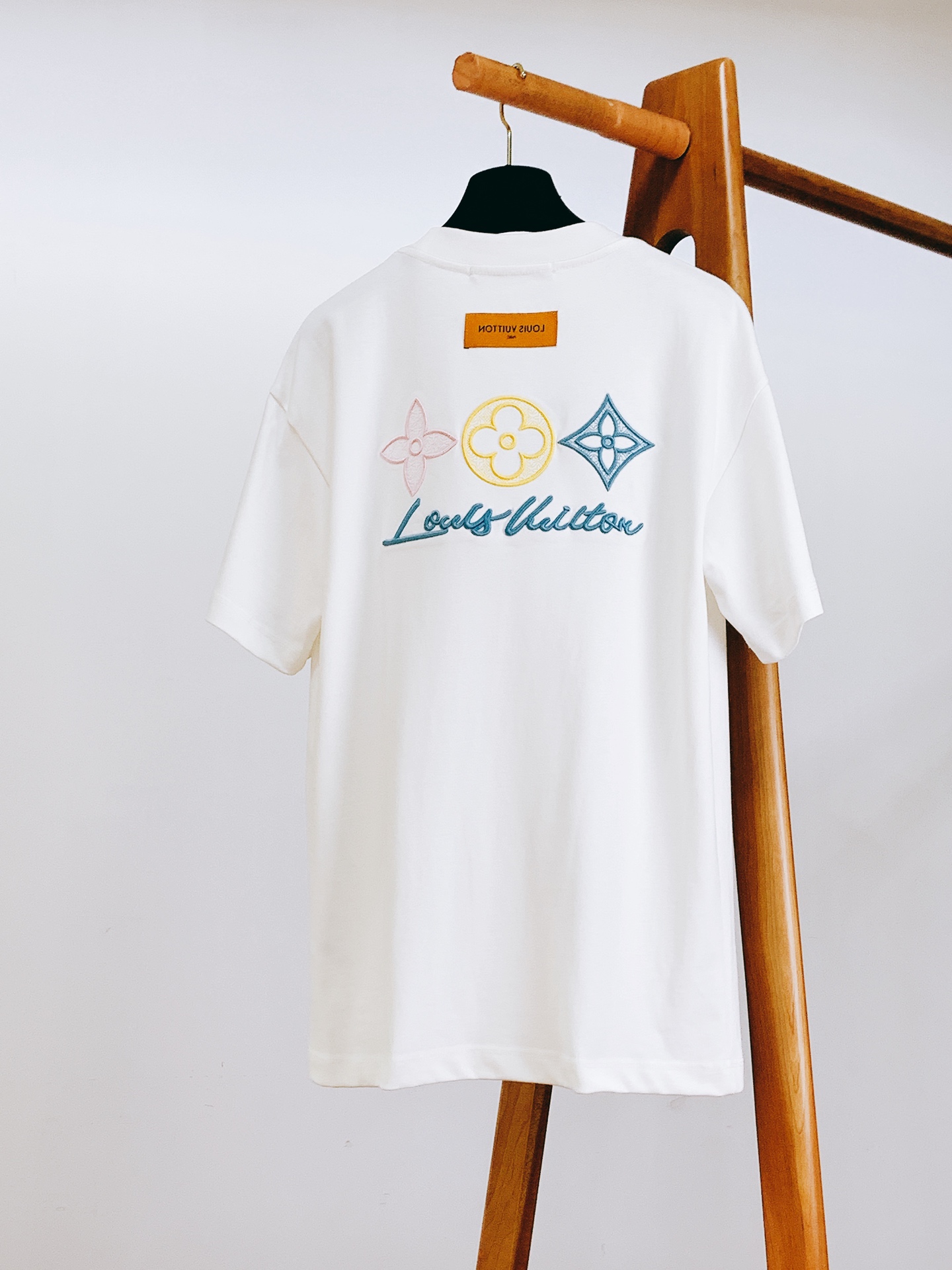 LouisVuitton 路易威登 2026SS春夏新品彩色老花刺绣短袖T恤。高克重重磅纯棉，软糯亲肤，