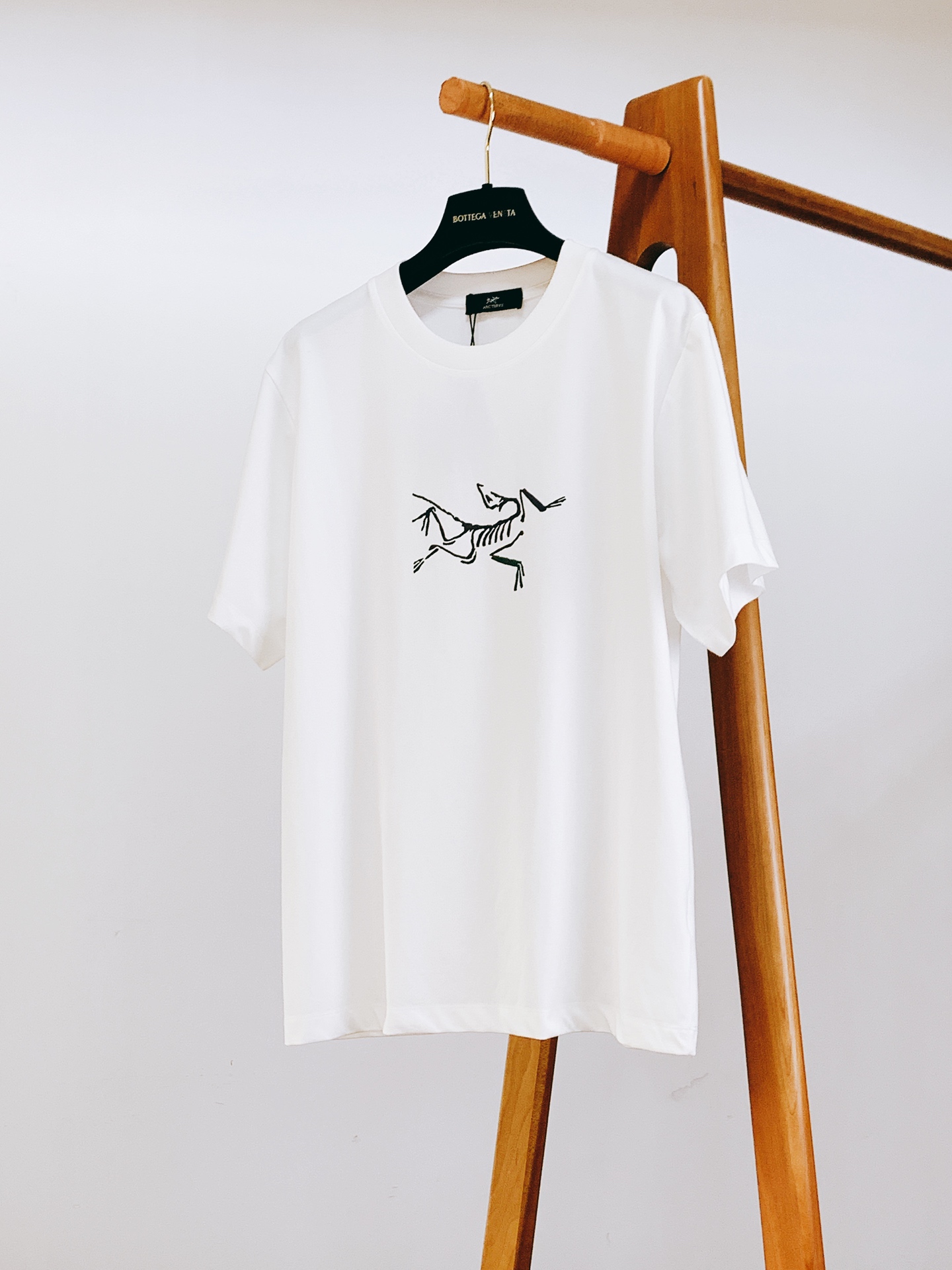 ARCTERYX 始祖鸟 2026SS春夏新品幻彩印花圆领T恤 夏季刚需款🔥高支重磅纯棉面料，软糯亲肤，