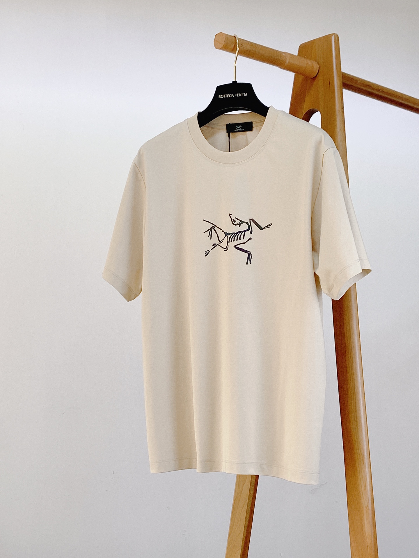 ARCTERYX 始祖鸟 2026SS春夏新品幻彩印花圆领T恤 夏季刚需款🔥高支重磅纯棉面料，软糯亲肤，