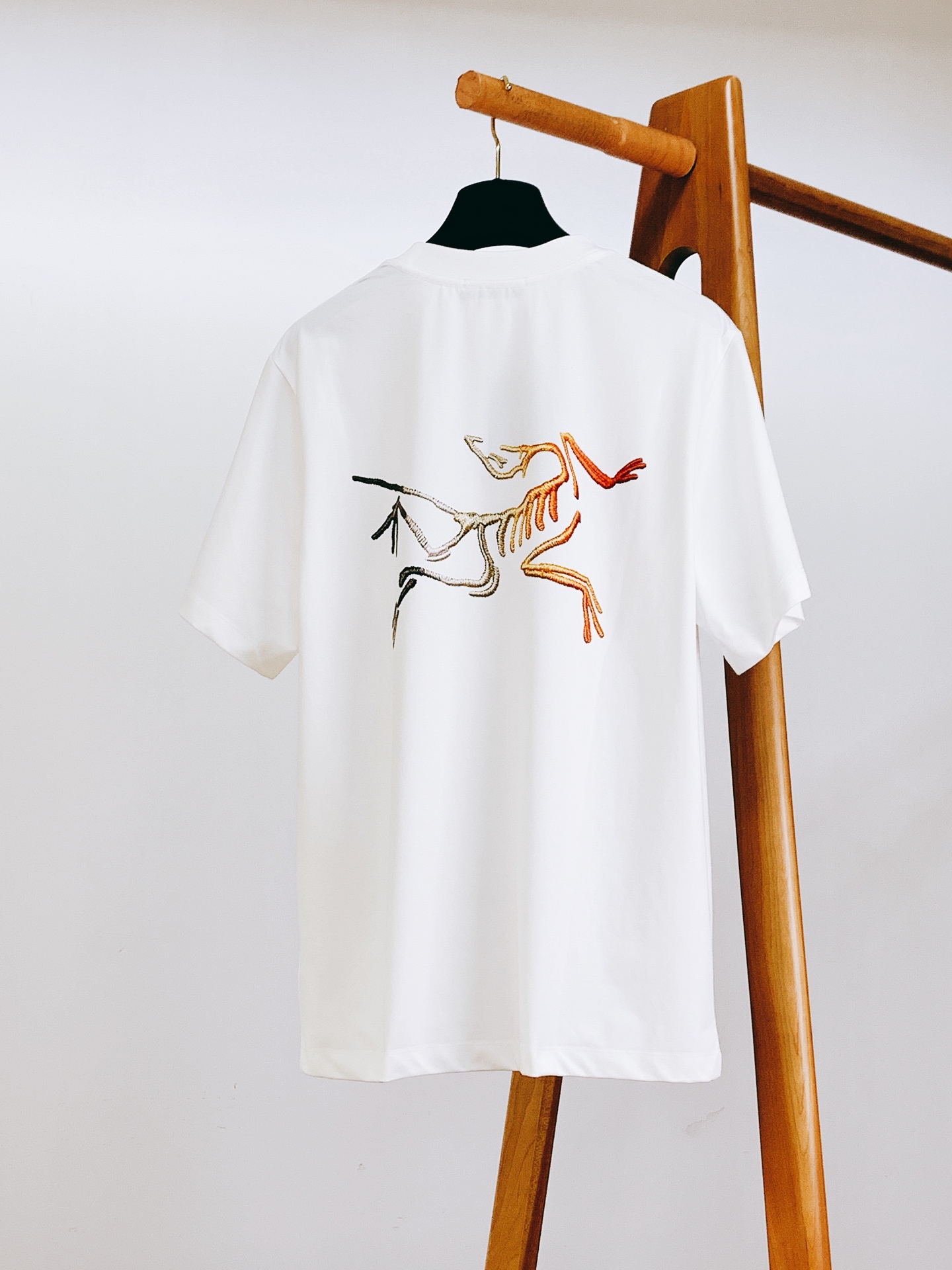 ARCTERYX 始祖鸟 2026SS春夏新品渐变印花标识T恤，夏季刚需百搭款来袭！精选高品质纯棉面料，