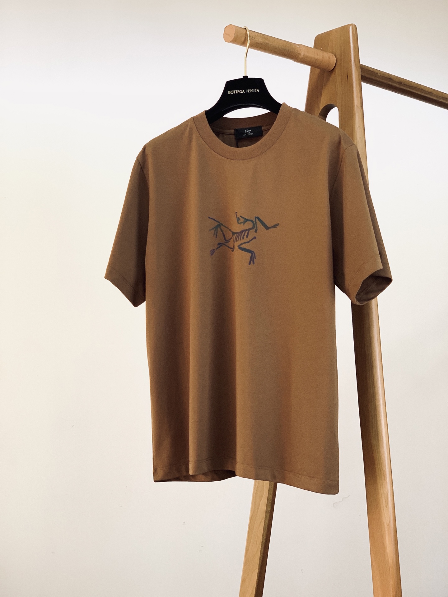 ARCTERYX 始祖鸟 2026SS春夏新品幻彩印花圆领T恤 夏季刚需款🔥高支重磅纯棉面料，软糯亲肤，