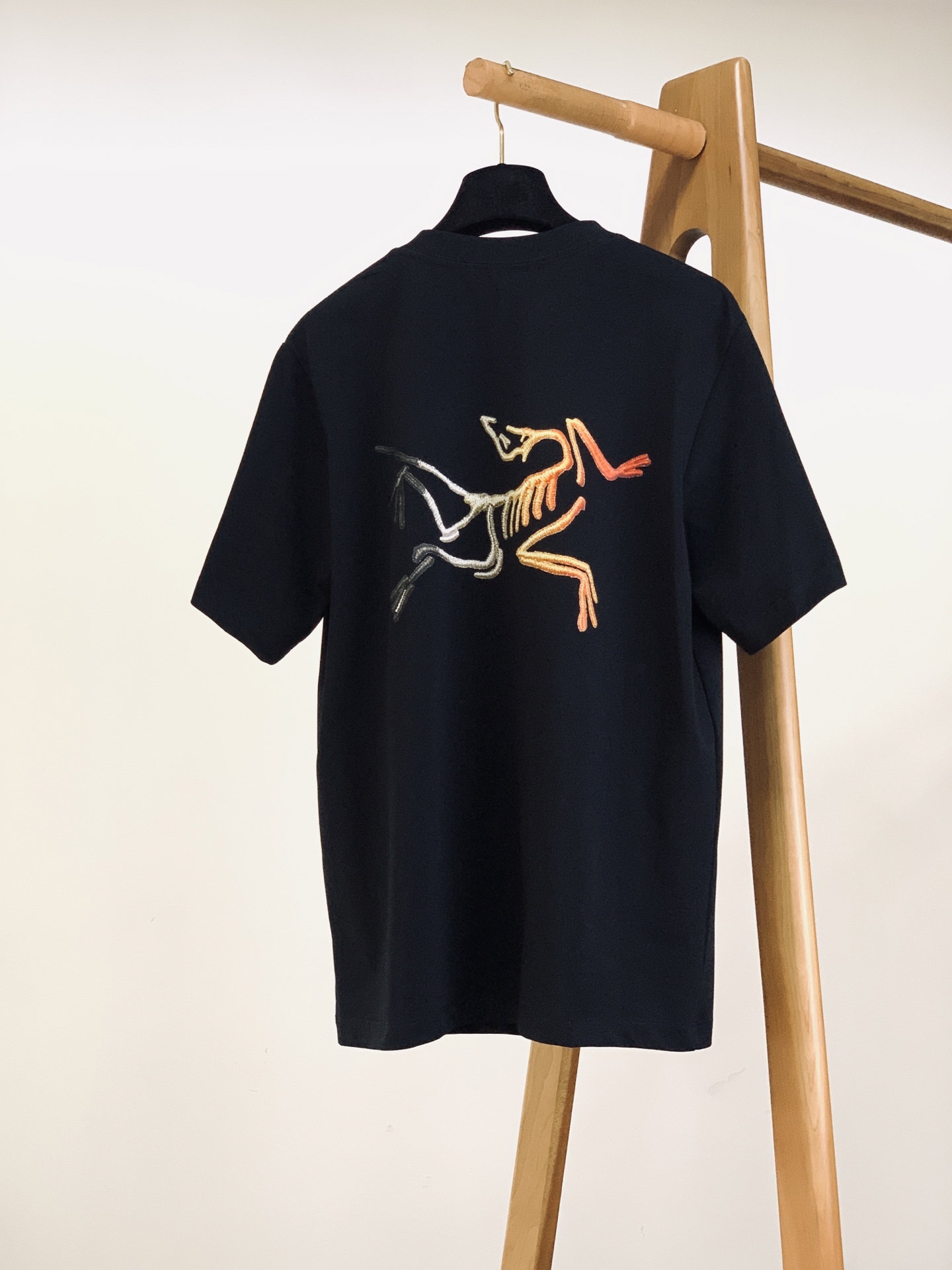 ARCTERYX 始祖鸟 2026SS春夏新品渐变印花标识T恤，夏季刚需百搭款来袭！精选高品质纯棉面料，
