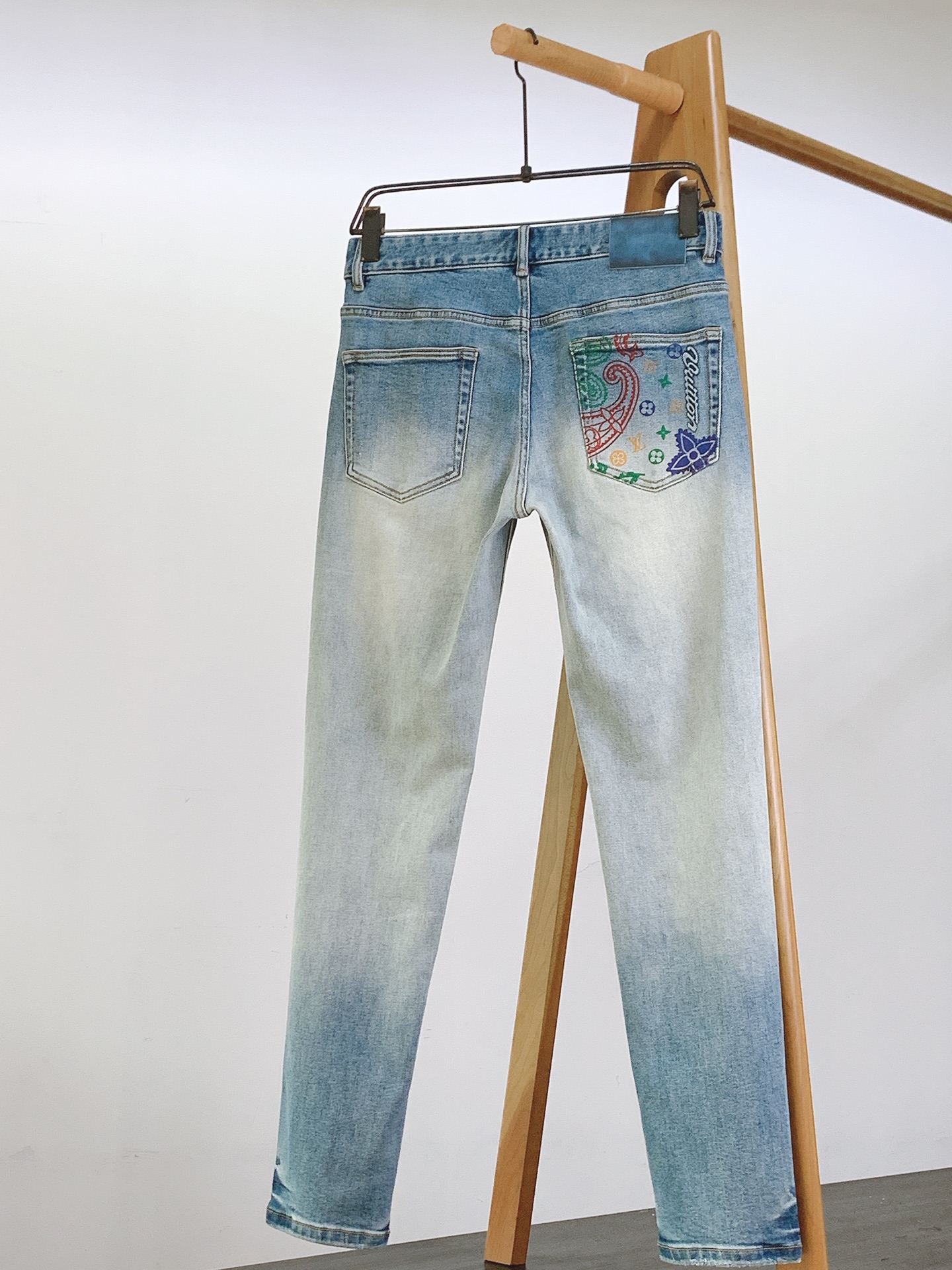 LouisVuitton 路易威登 2026SS早春新品限量版牛仔。上身就是高级感。精选高支重磅丹宁面料