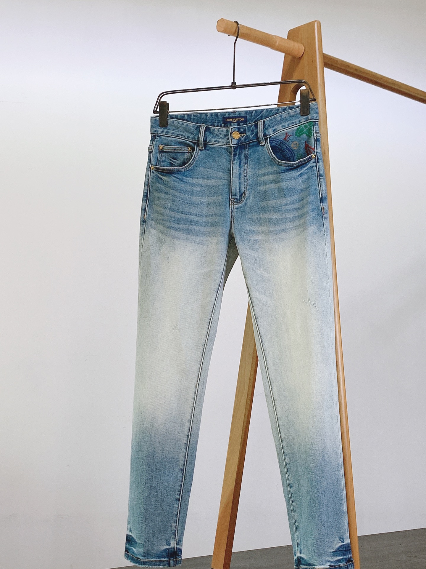 LouisVuitton 路易威登 2026SS早春新品限量版牛仔。上身就是高级感。精选高支重磅丹宁面料