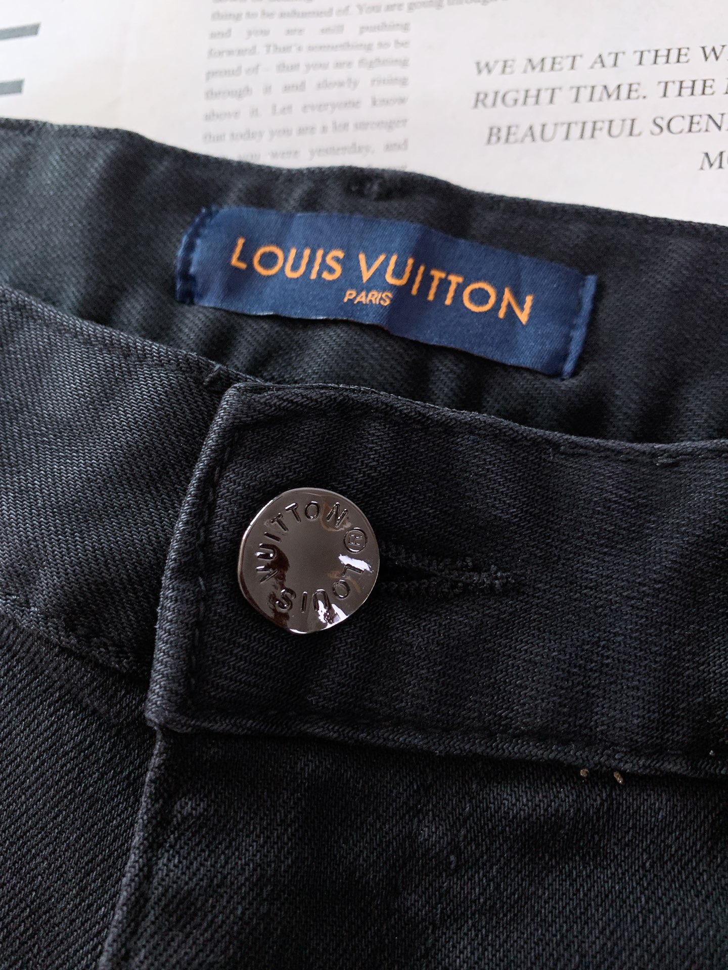 LouisVuitton 路易威登 2026SS早春新品黑灰做旧老花牛仔裤👖精选高弹重磅丹宁面料，多道手