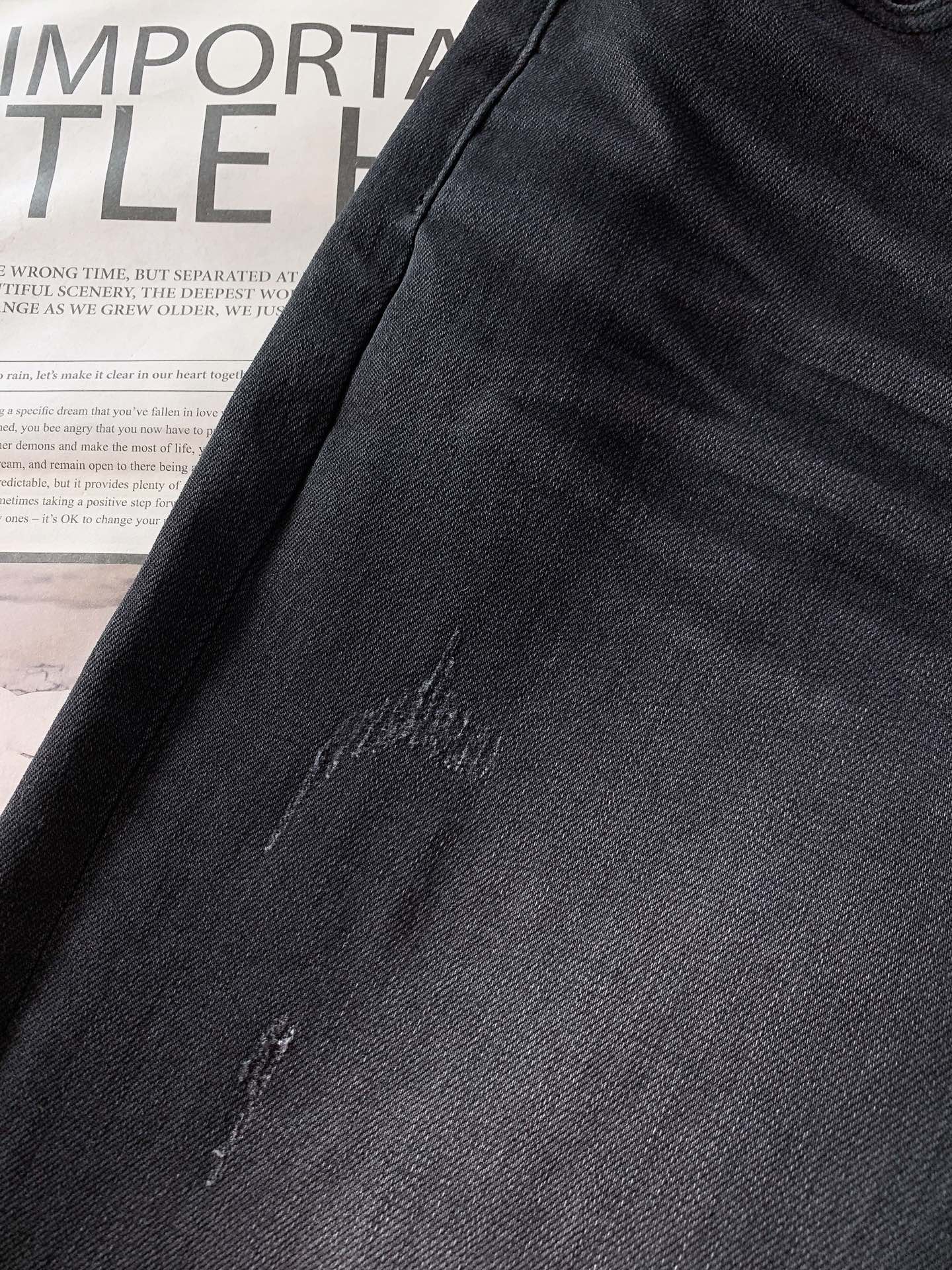 LouisVuitton 路易威登 2026SS早春新品黑灰做旧老花牛仔裤👖精选高弹重磅丹宁面料，多道手