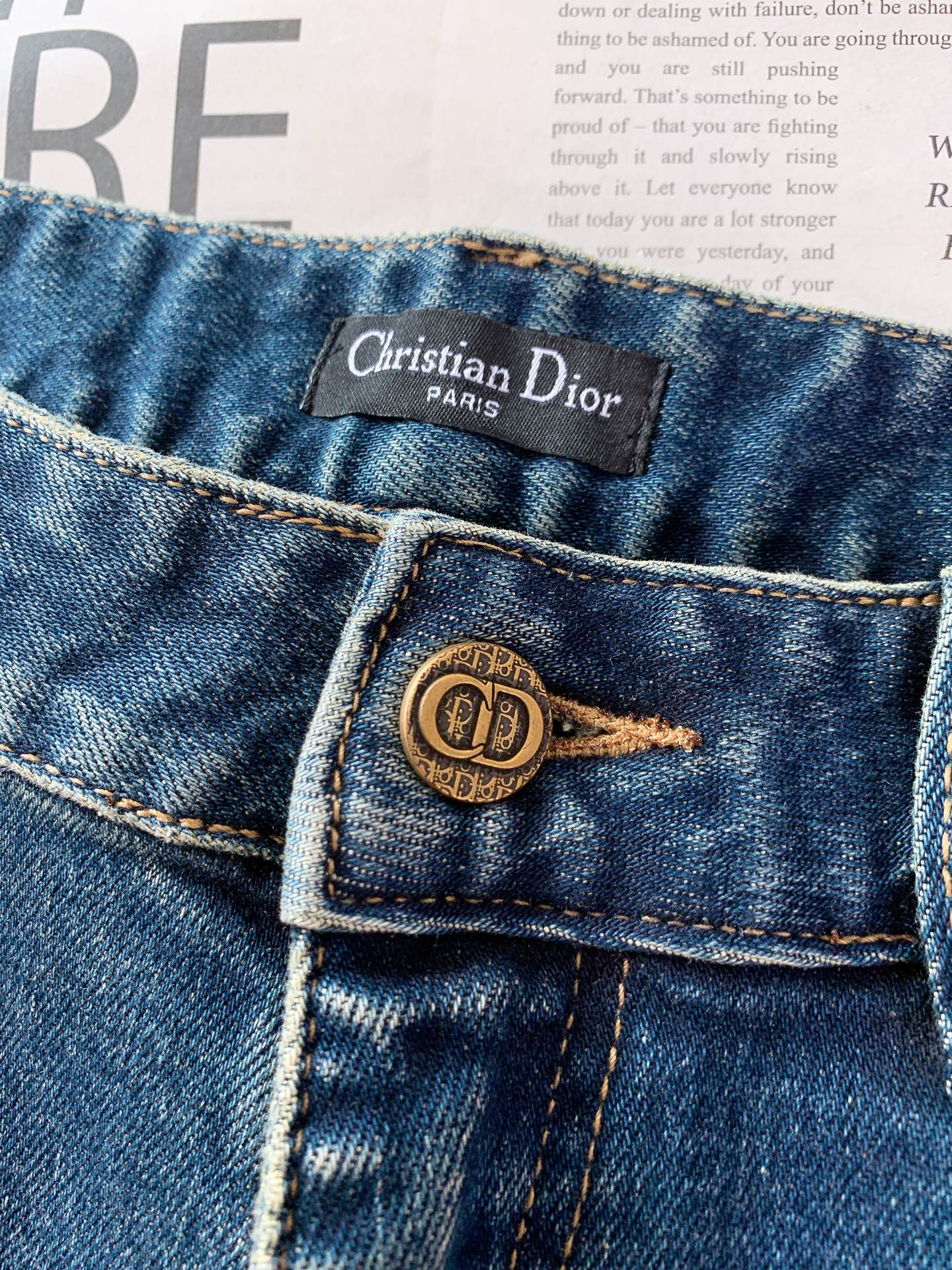 Dior Homme 迪奥·桀傲 2026SS早春新品 复古做旧牛仔裤👖精选高支重磅丹宁面料，多道手工水