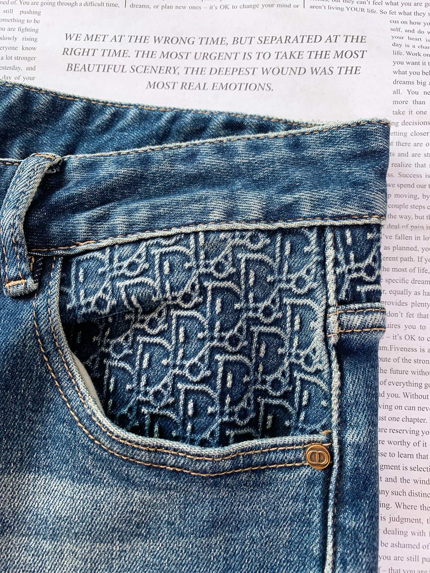 Dior Homme 迪奥·桀傲 2026SS早春新品 复古做旧牛仔裤👖精选高支重磅丹宁面料，多道手工水