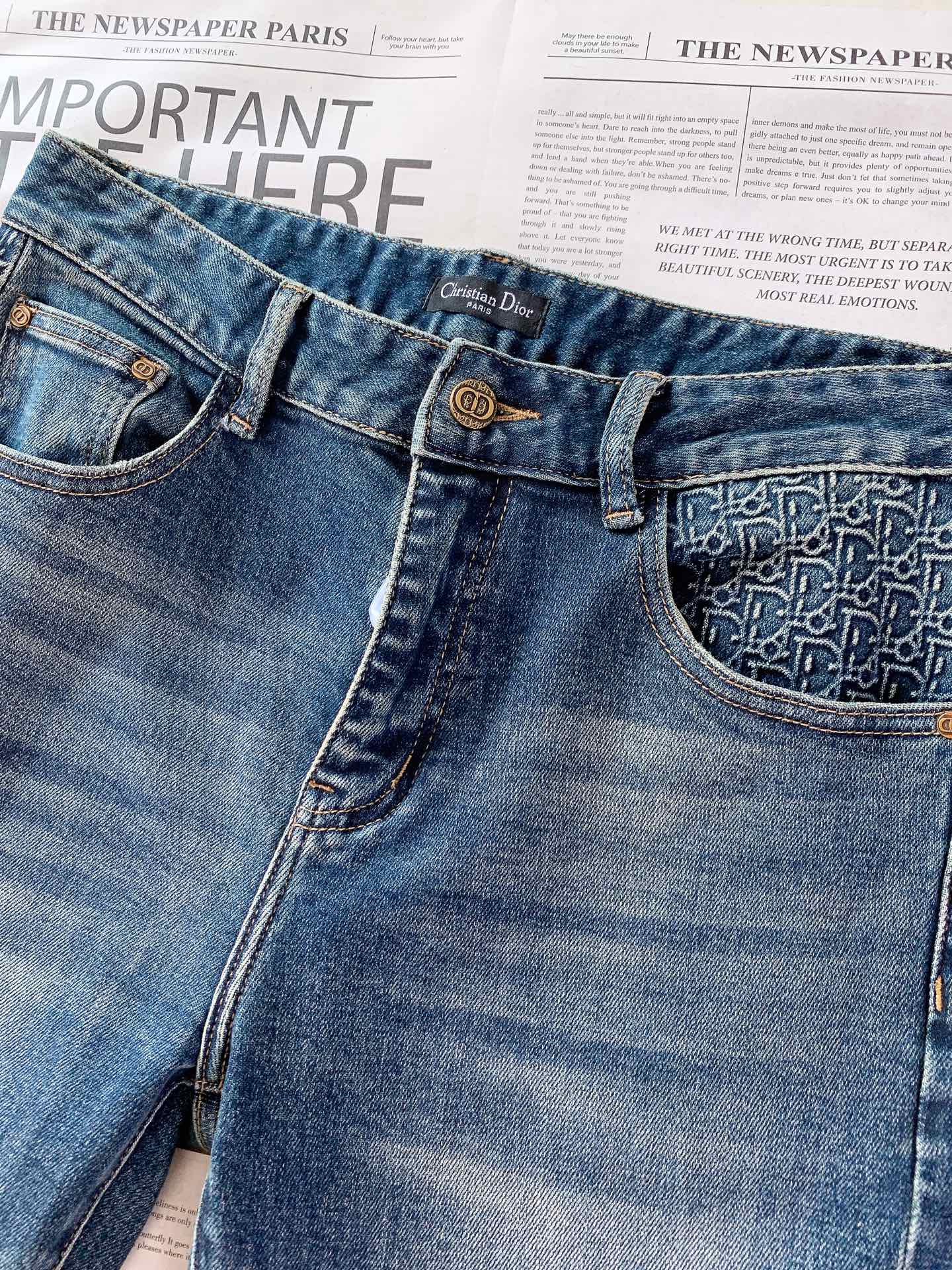 Dior Homme 迪奥·桀傲 2026SS早春新品 复古做旧牛仔裤👖精选高支重磅丹宁面料，多道手工水