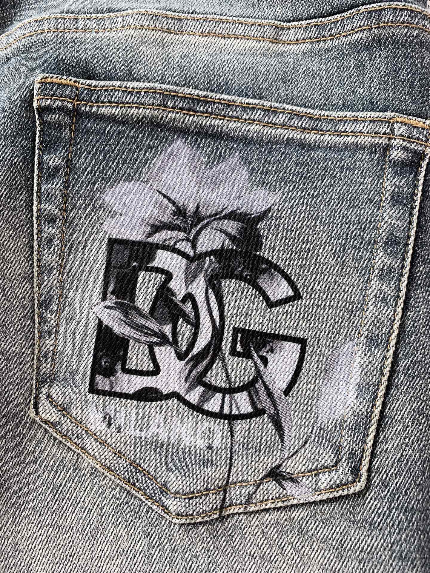 DOLCE&GABBANA 杜嘉班纳 2026SS早春新品水墨花漾渐变牛仔裤👖精选高支重磅丹宁面料，多道