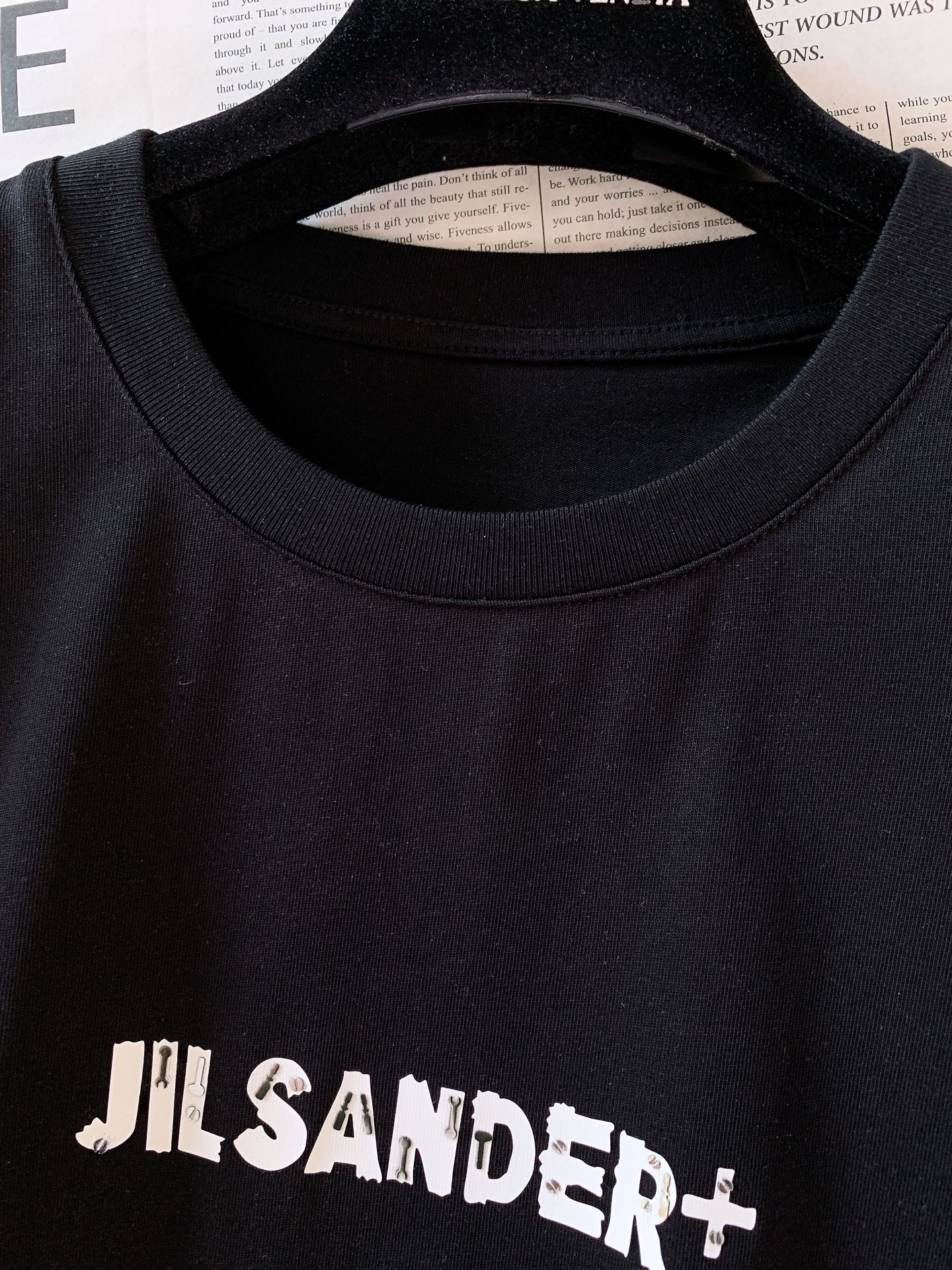 JiI sander 吉尔.桑达 2026SS春夏新品字母印花T恤！清冷感直接拉满！重磅高支纯棉，挺括不
